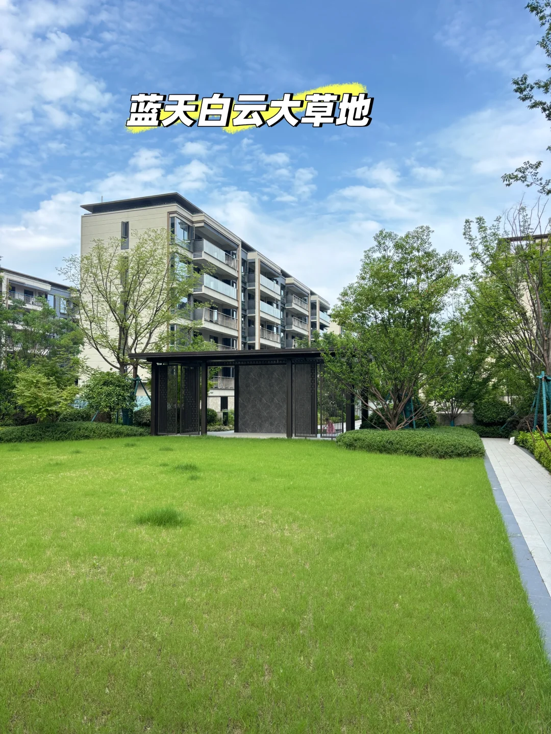 洋房刚加推一天卖十套 湖景电梯洋房