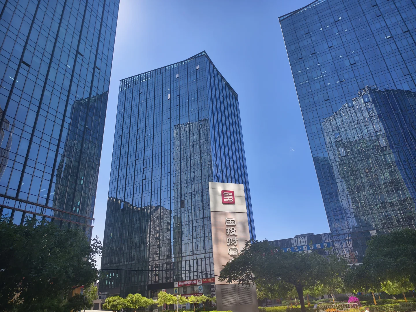 一镜到底的北京南站南广场，这么好的写字楼