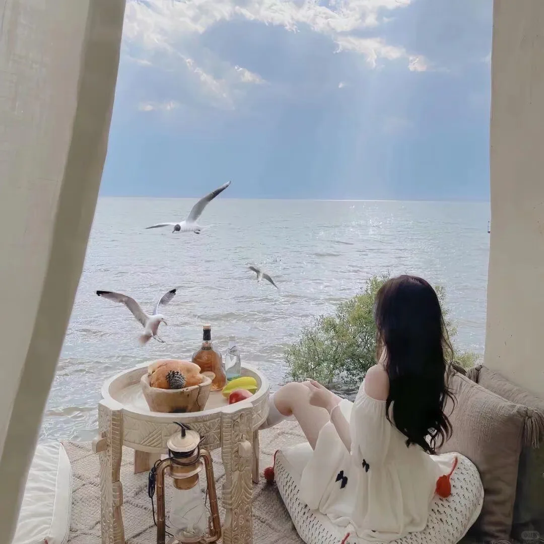 海边背影全身照女头像