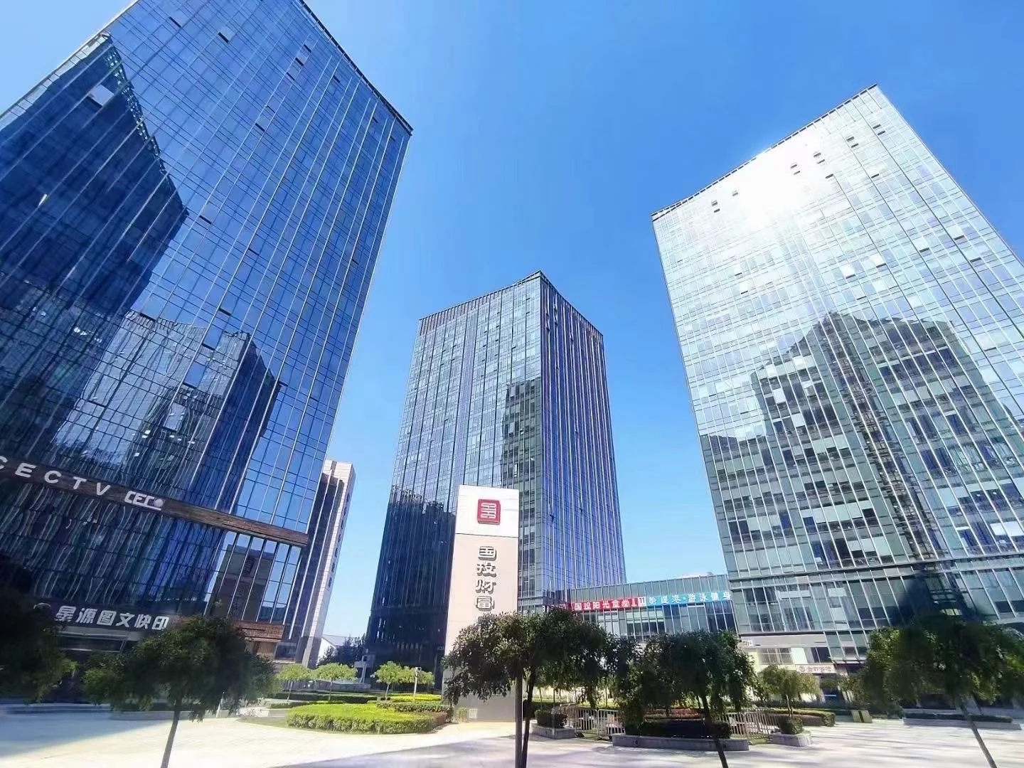 一镜到底的北京南站南广场，这么好的写字楼