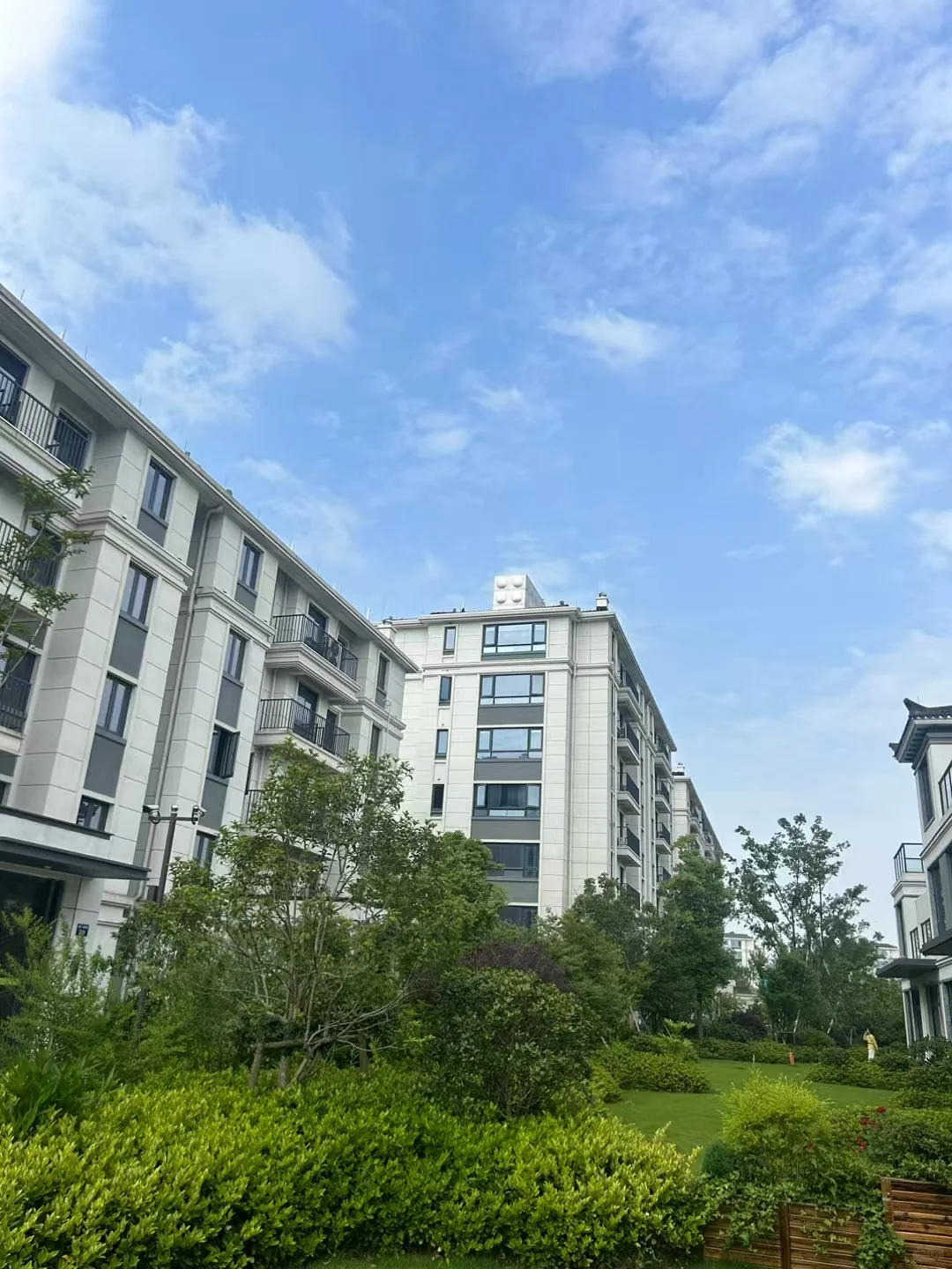 江北洪塘荪湖花海旁 总高5-7层电梯洋房