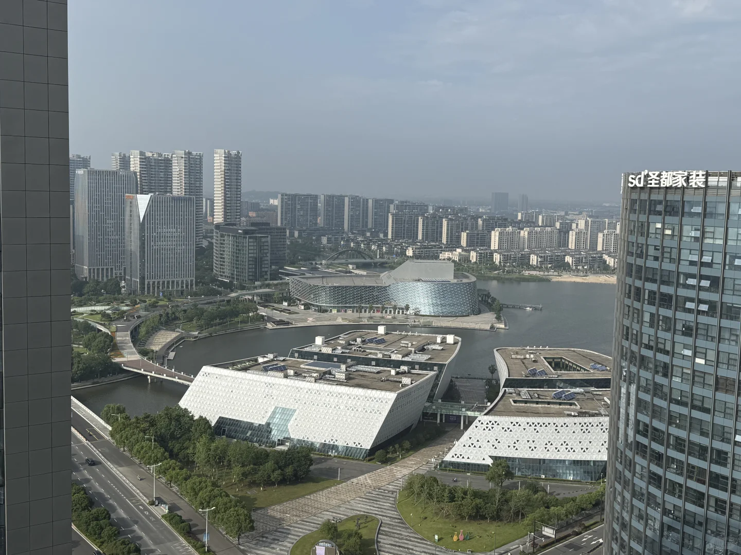 终于知道写字楼的魅力了？风景是真好