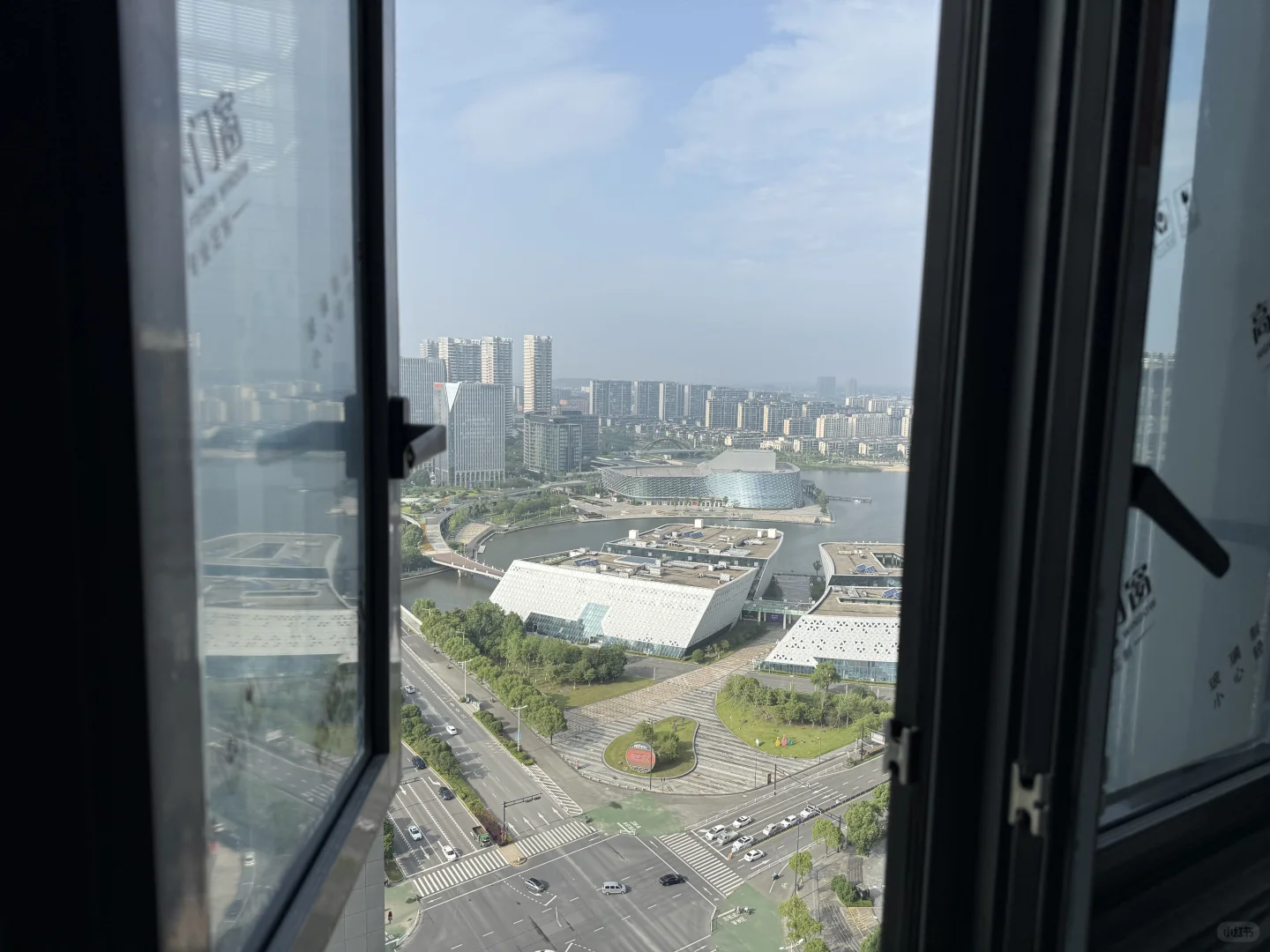 终于知道写字楼的魅力了？风景是真好