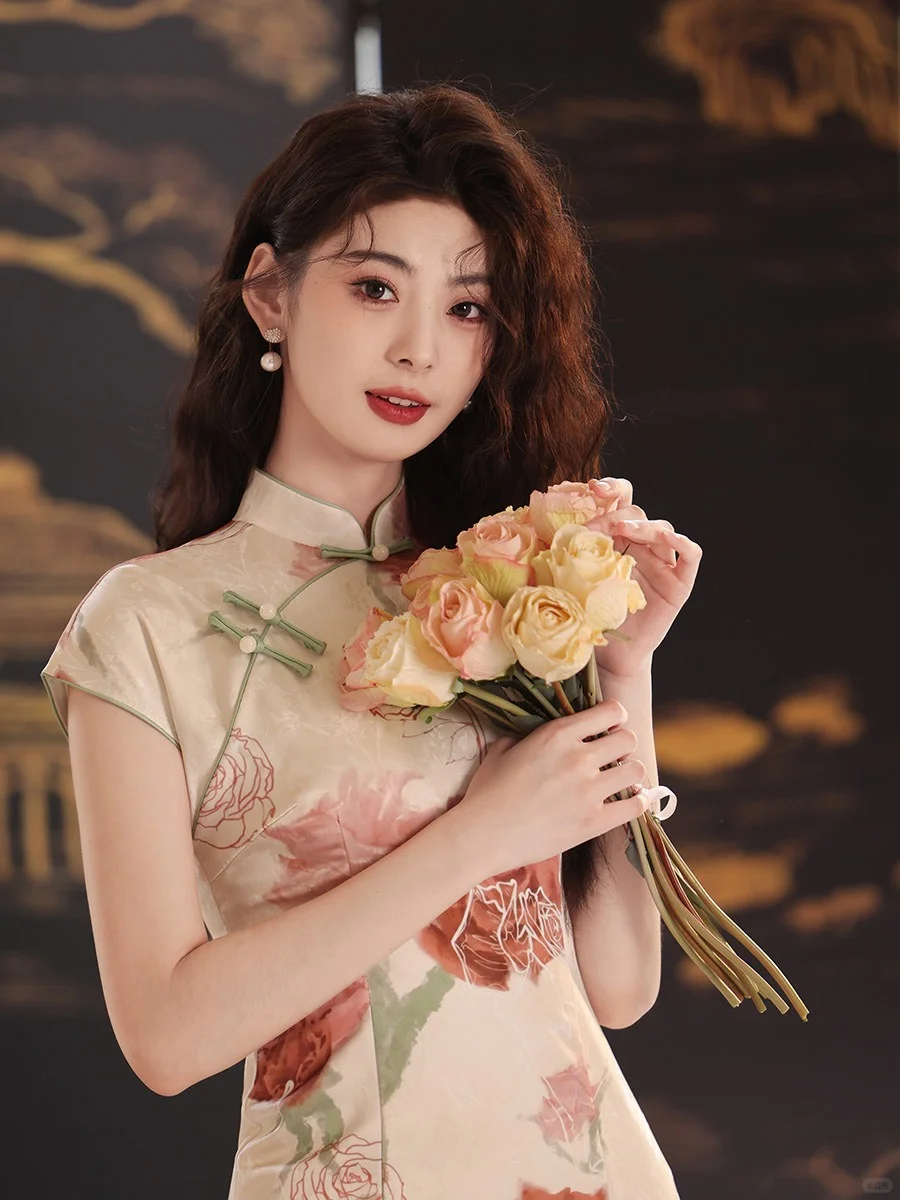 大胸友好👗珍珠扣旗袍韵味满满！
