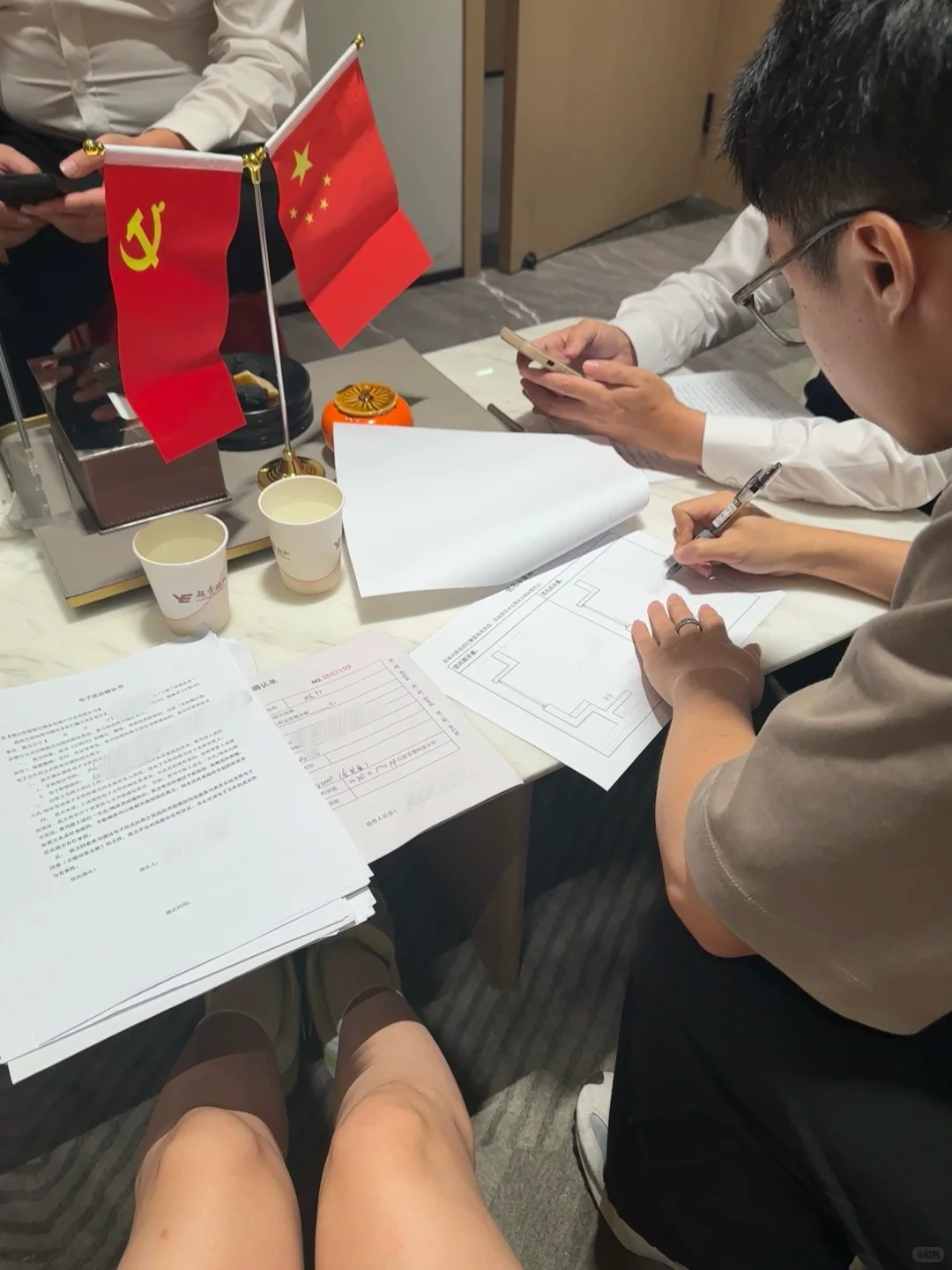 全家都不看好的房子，我们还是签了字