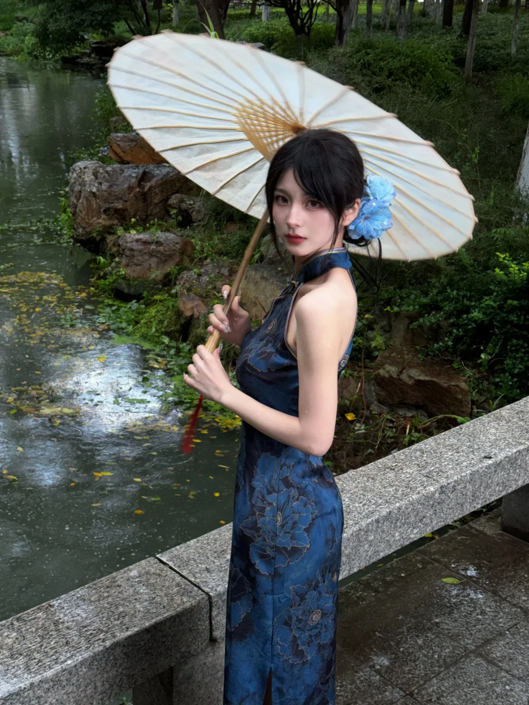 存一些雨天拍旗袍的姿势
