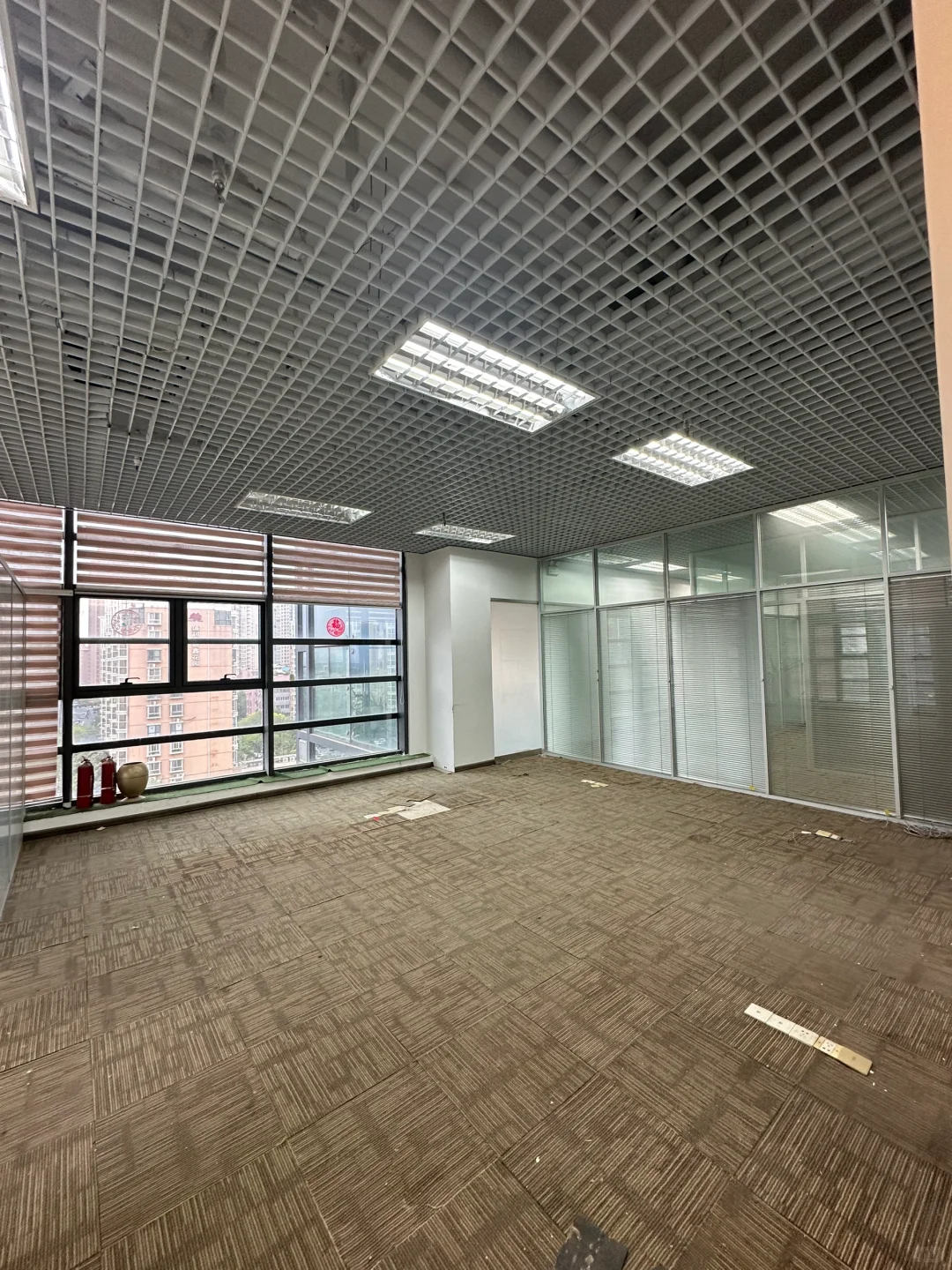 谁懂啊 历经两月 终于租到了满意的办公室了