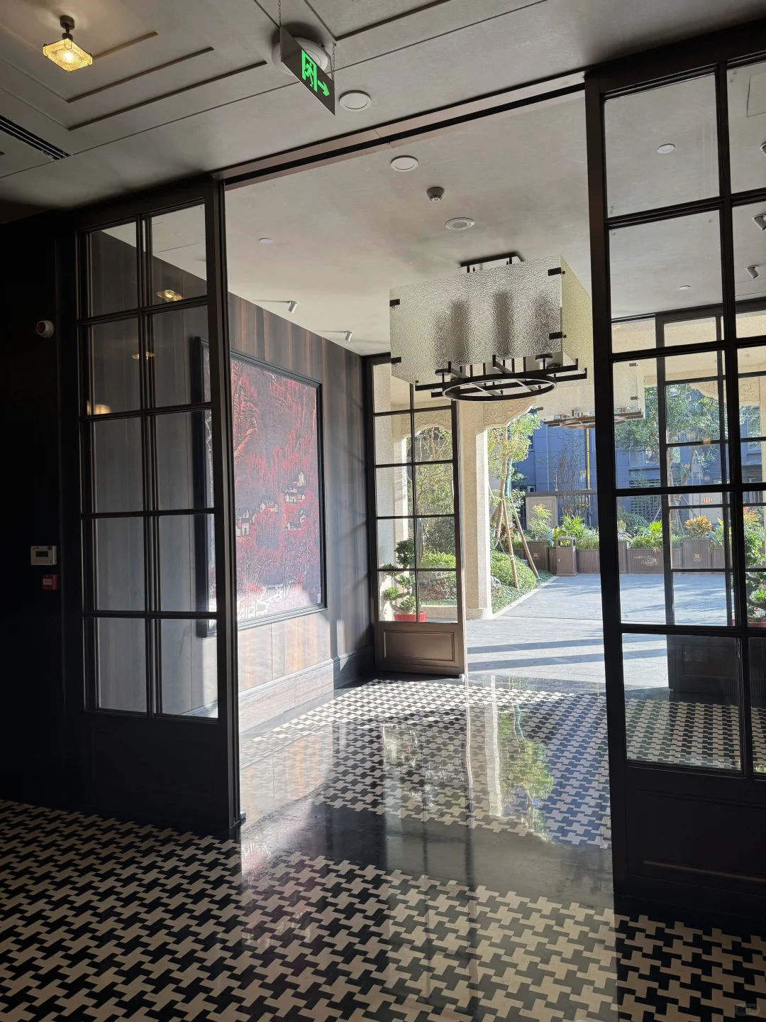 任君凭栏我栖春山