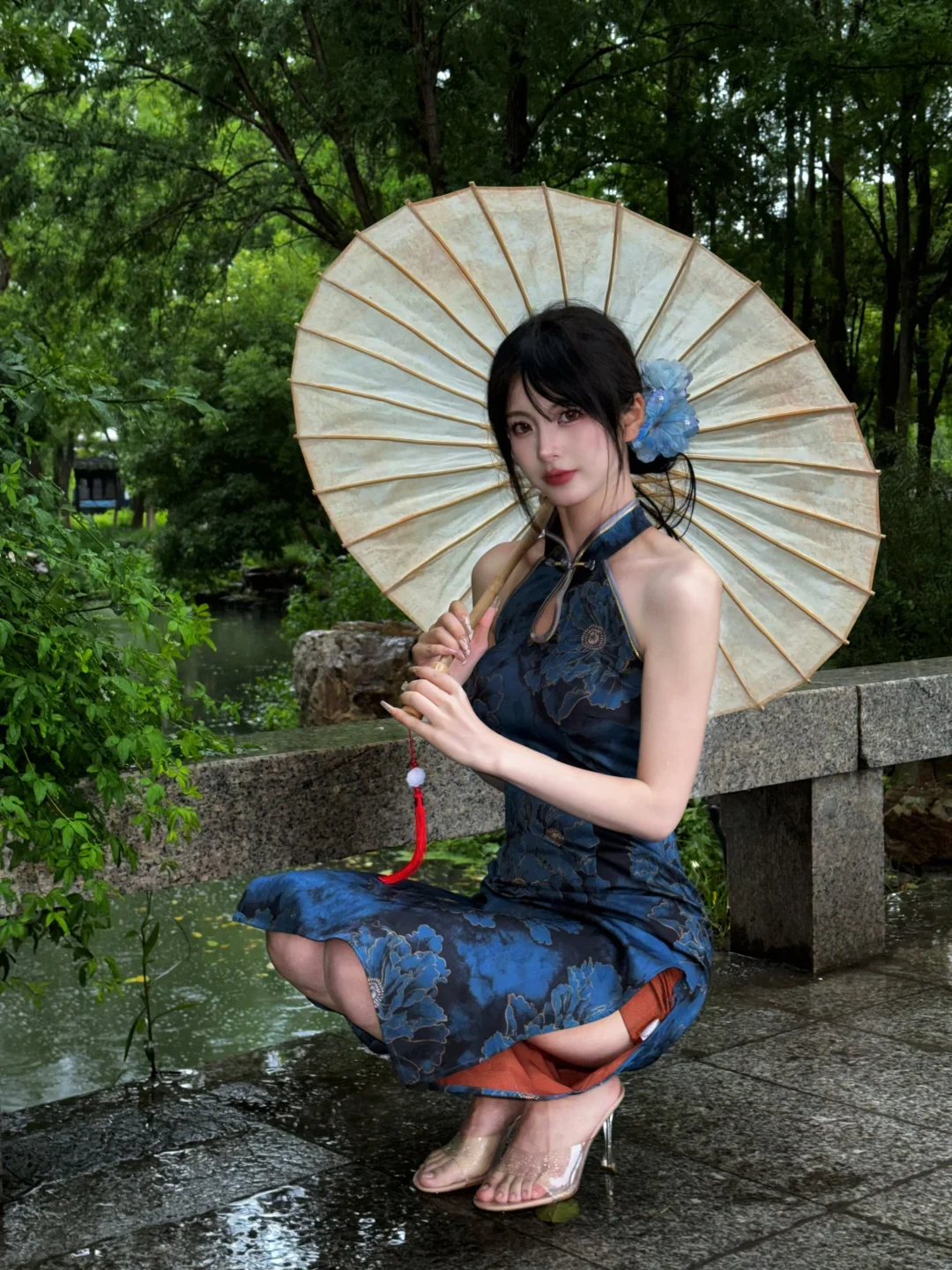 存一些雨天拍旗袍的姿势