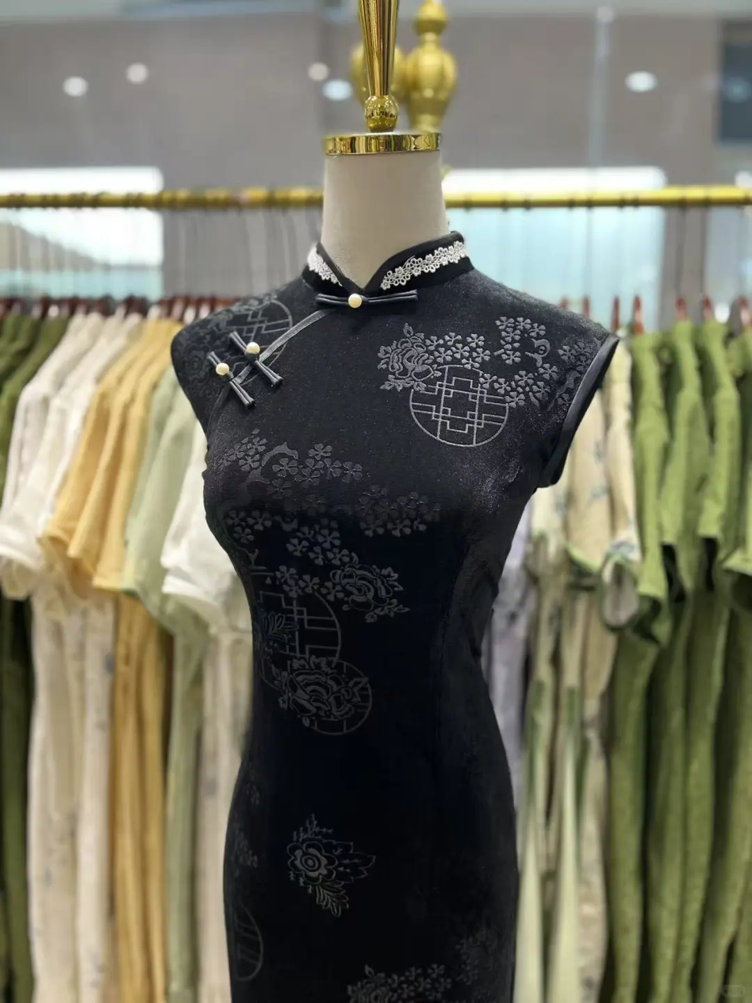 桂林步行街📍旗袍100多，买啦三件！