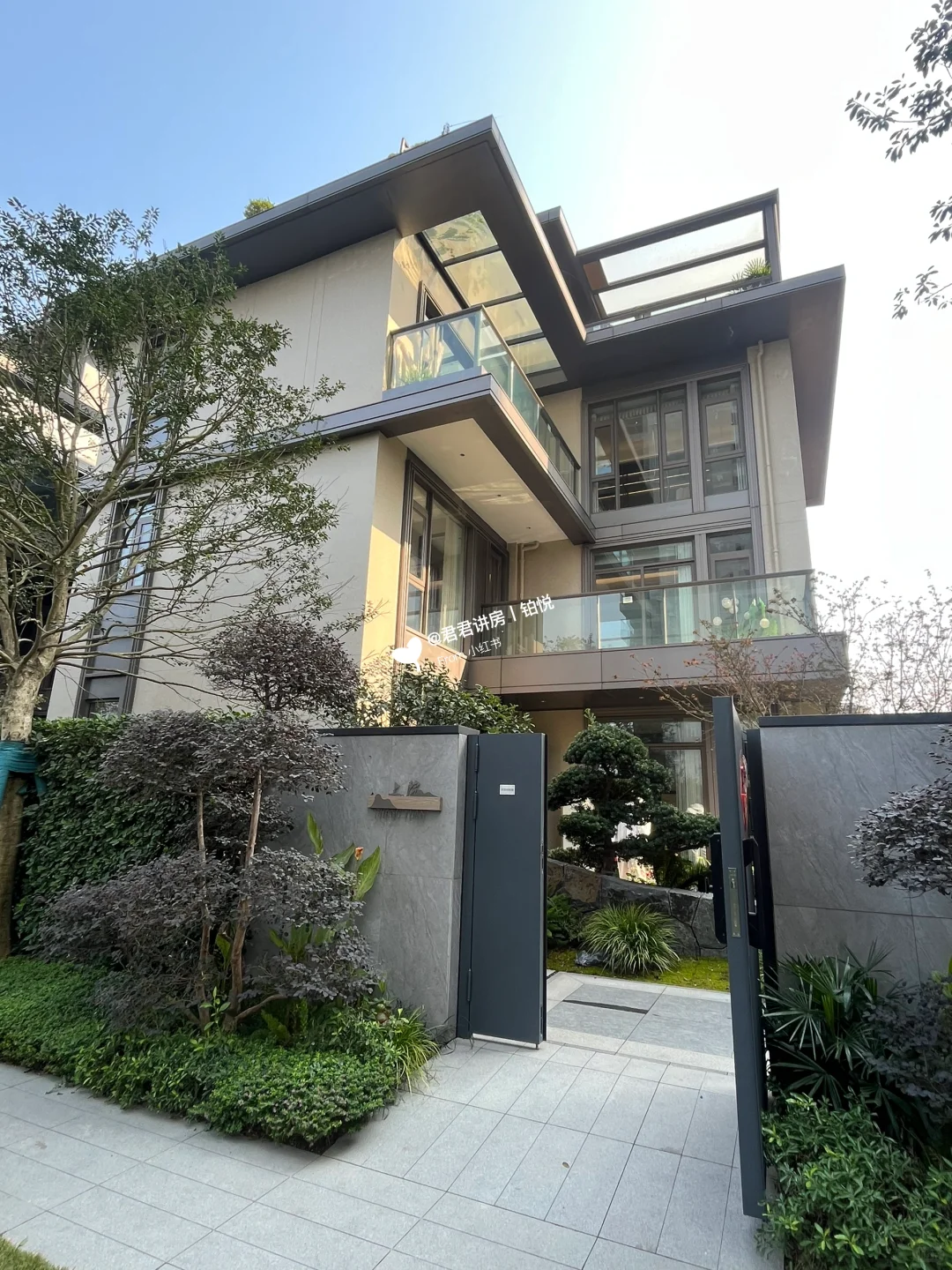 江南区合院220万，143平地上4层，地下2层实得