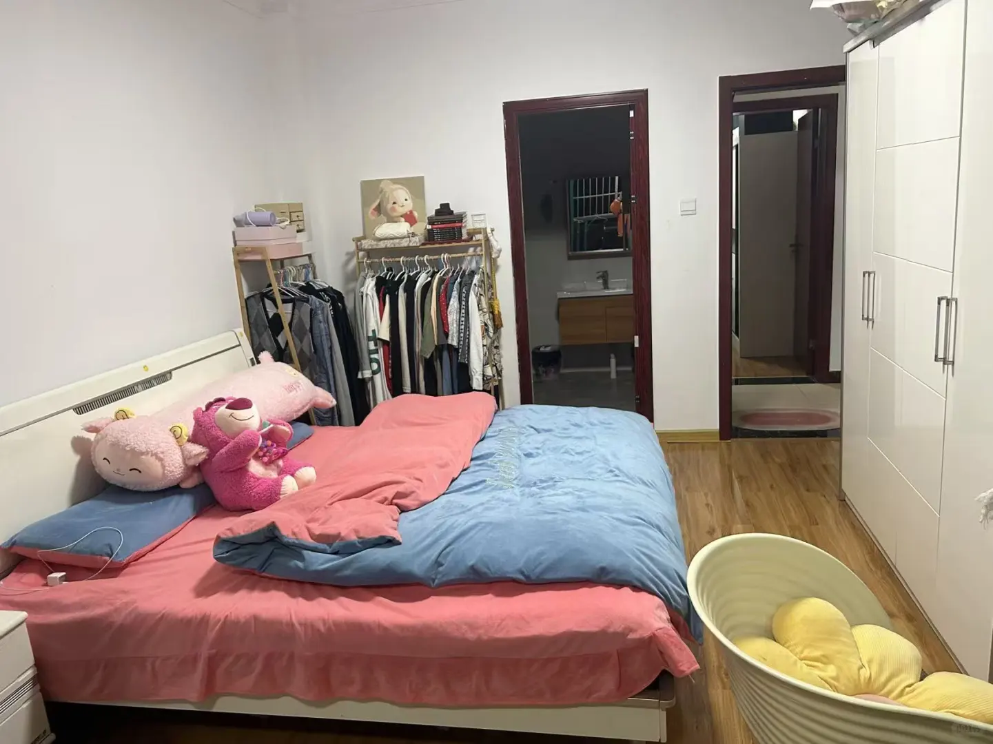 四室一厅 主卧 带阳台 独立卫生间 限女生