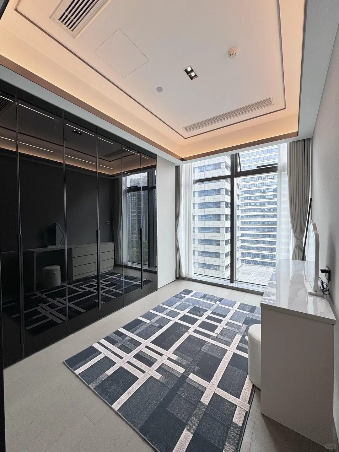 巫家坝豪华四室三卫，全屋定制，押一付一