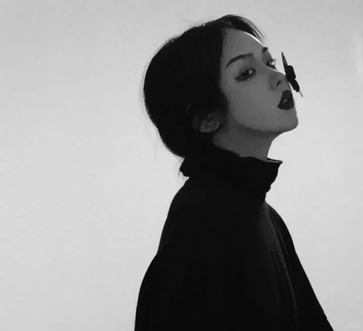 一眼吸引人的酷拽女头像