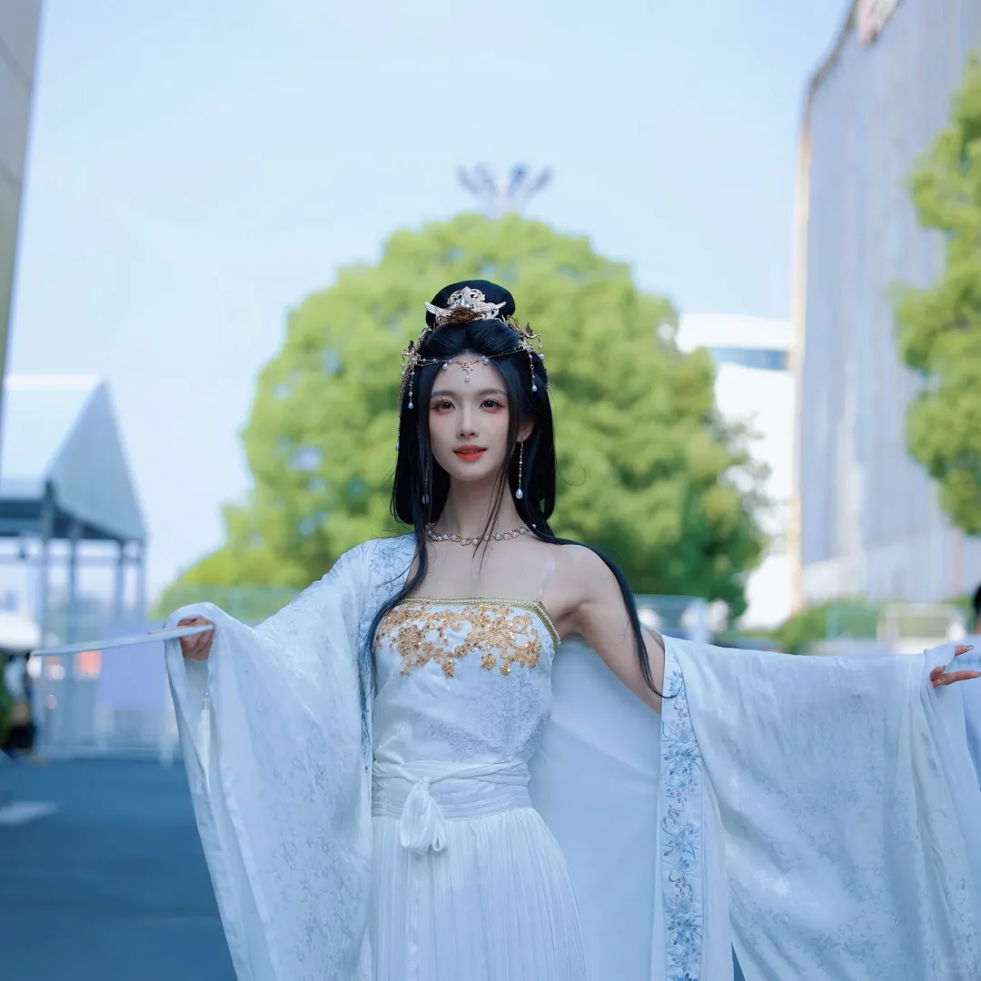 美人登场