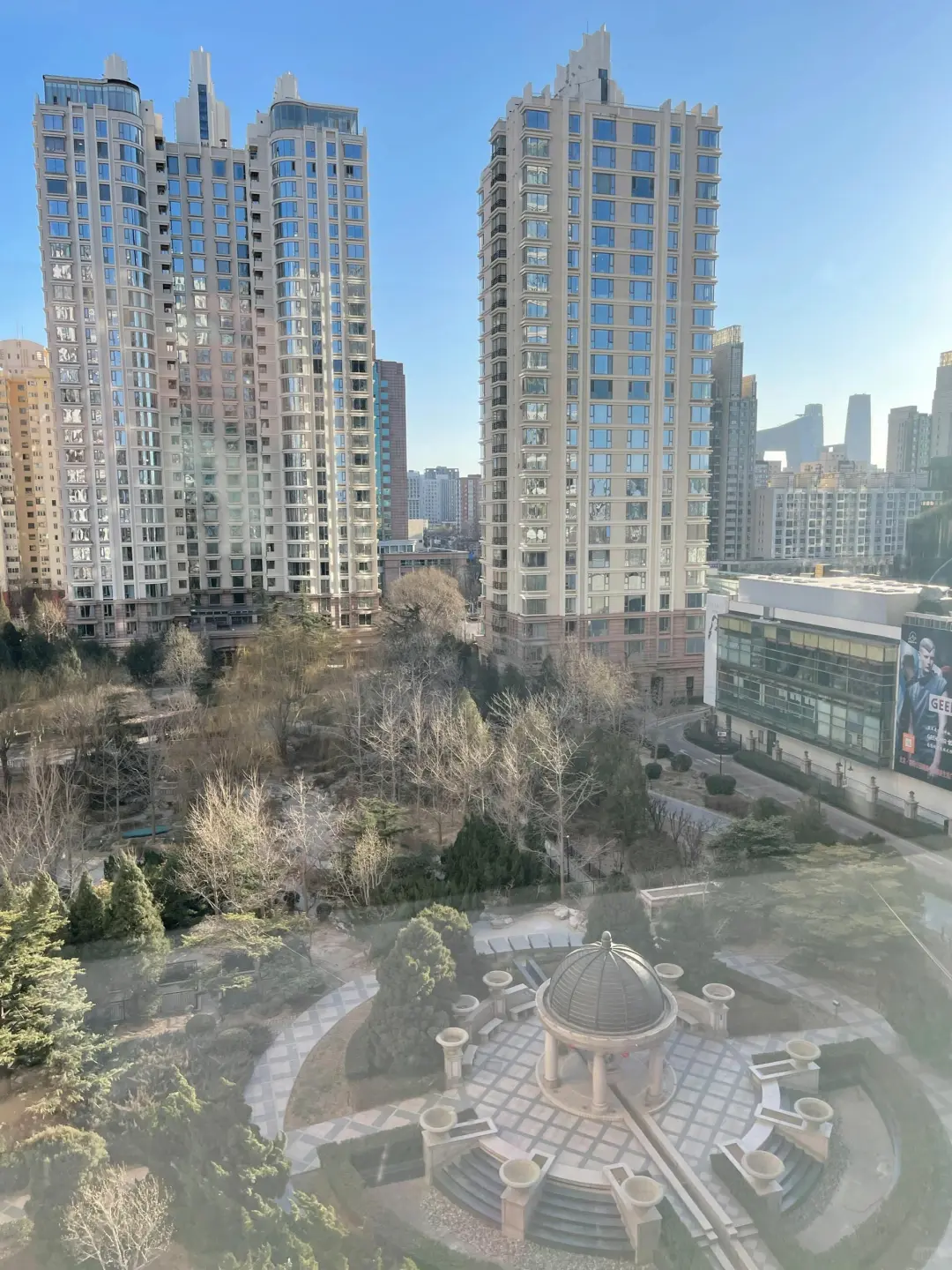 京圈少爷小姐的家 坐客厅看朝阳公园水系