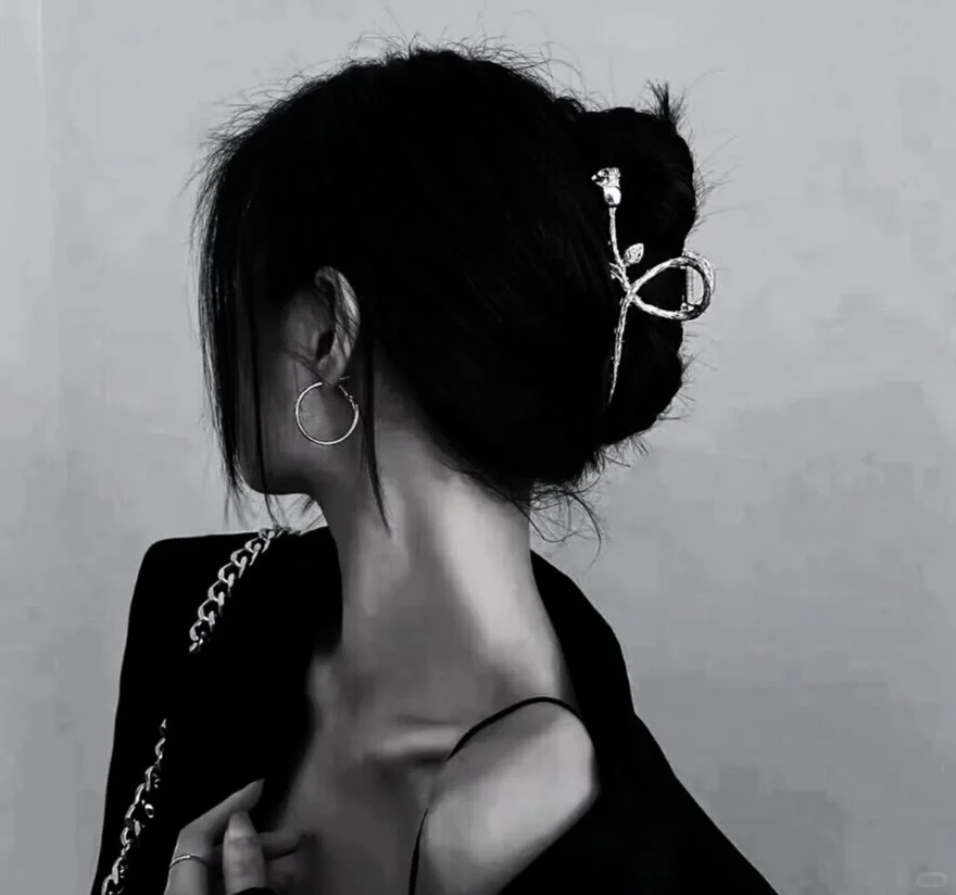 一眼吸引人的酷拽女头像