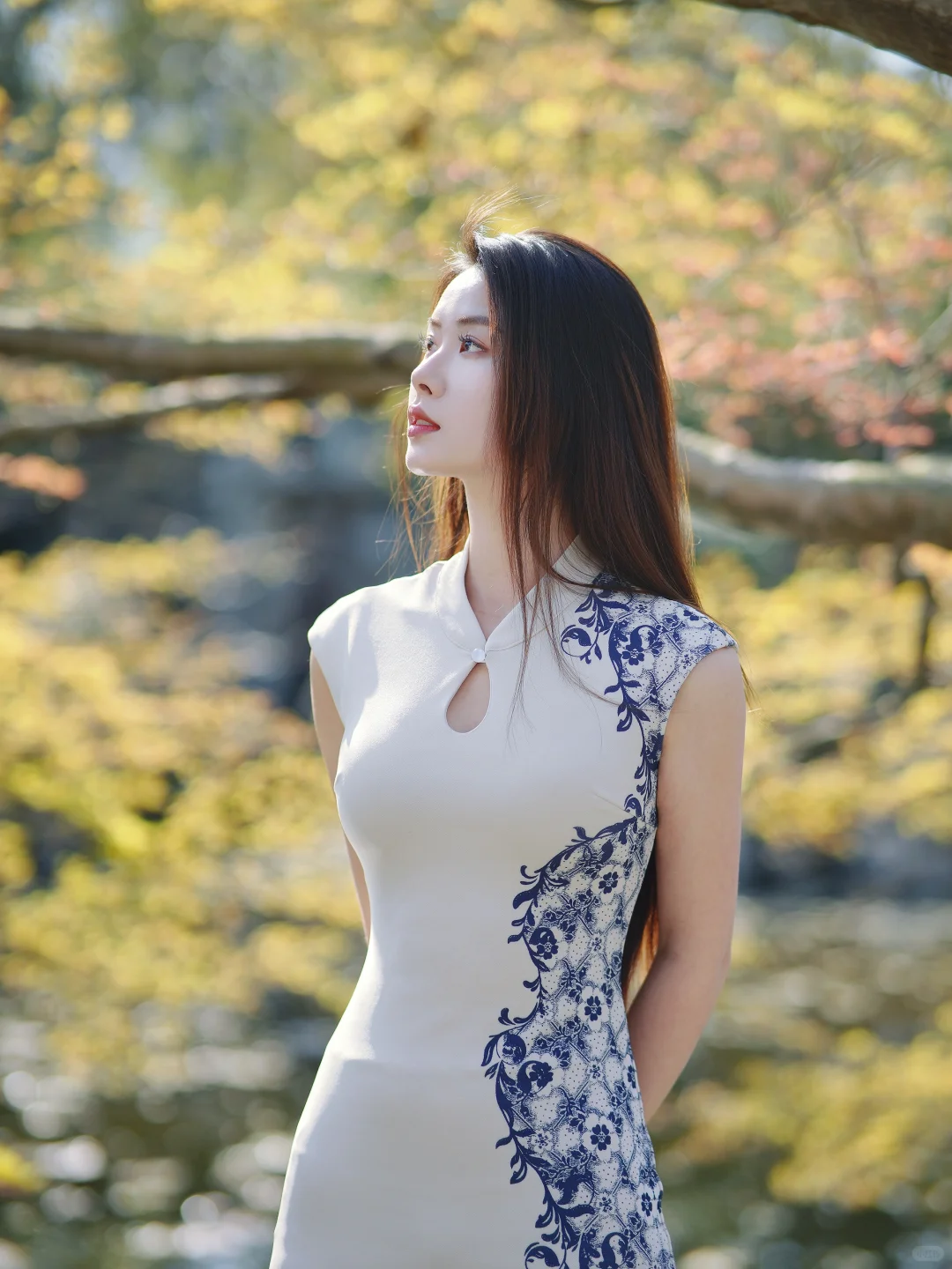 一袭青花落江南，步步生莲是宋韵
