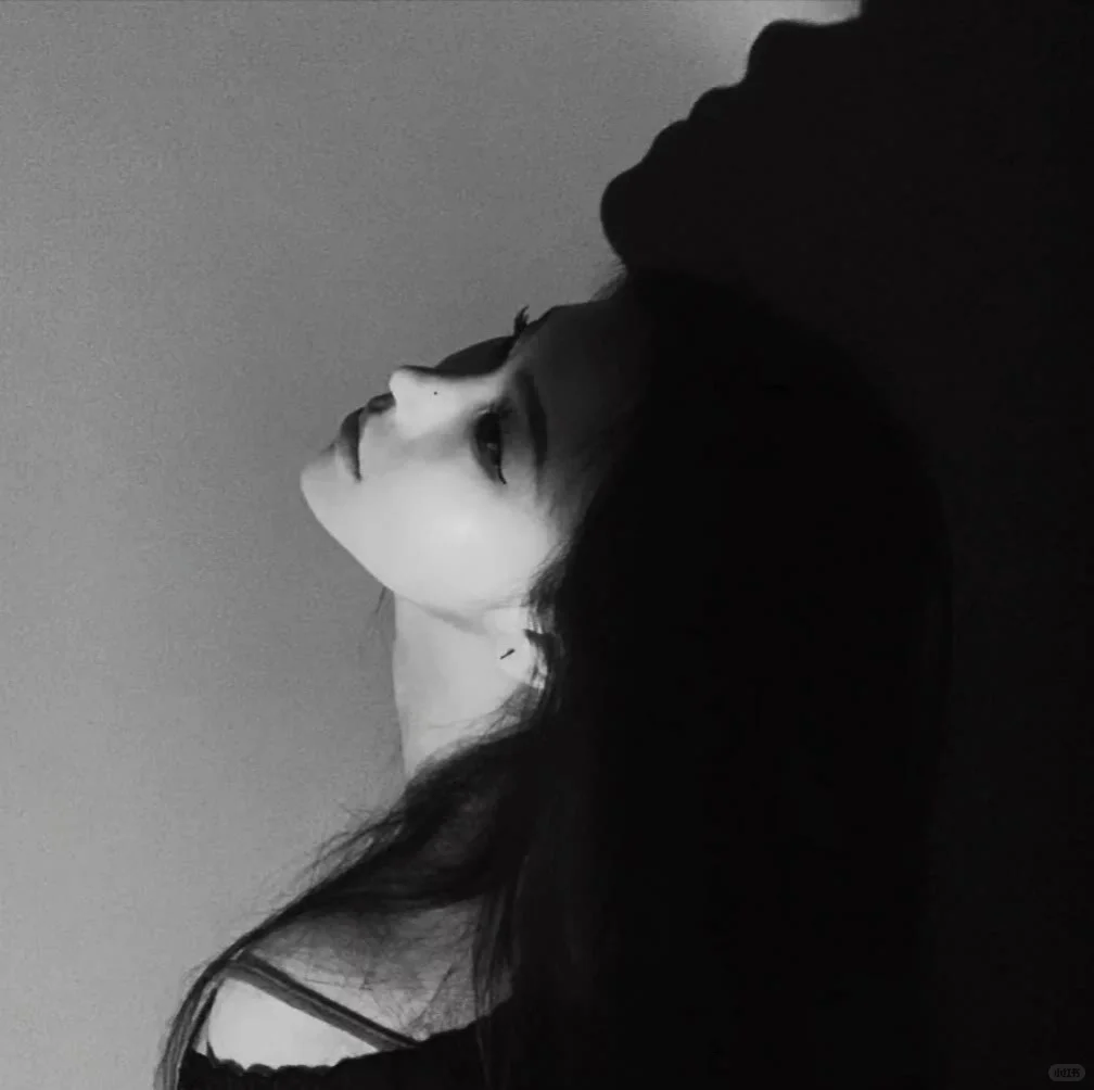 一眼吸引人的酷拽女头像