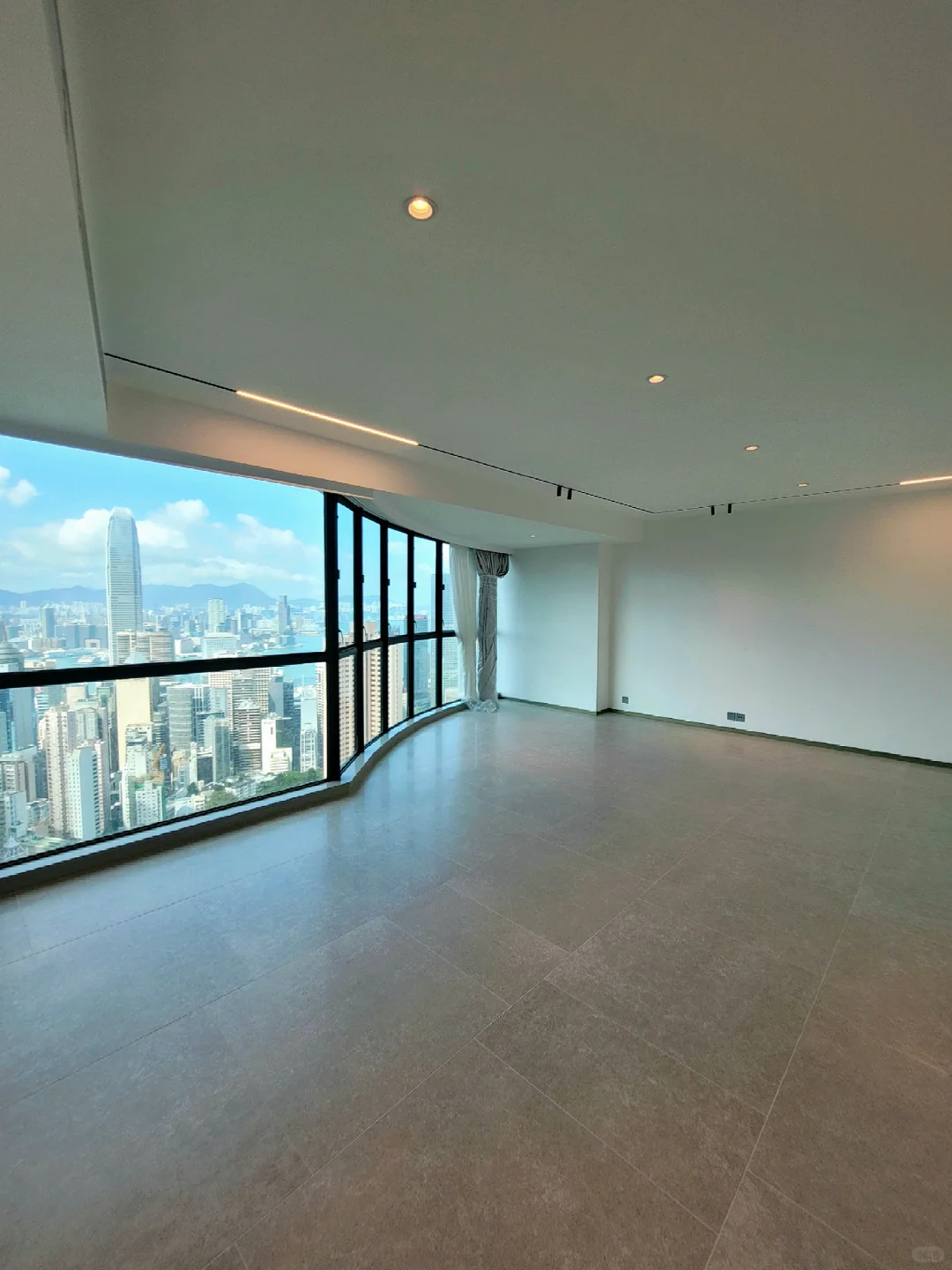 香港天后莫文蔚 8440W购入半山豪宅帝景園