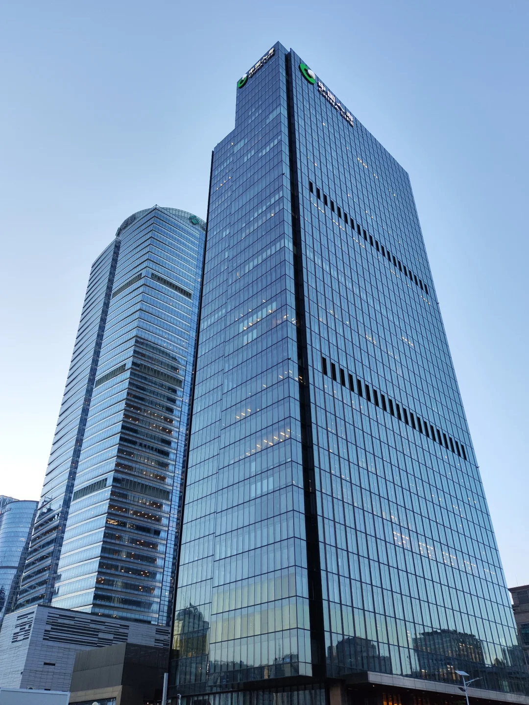 CBD方方正正的建筑 国寿金融中心