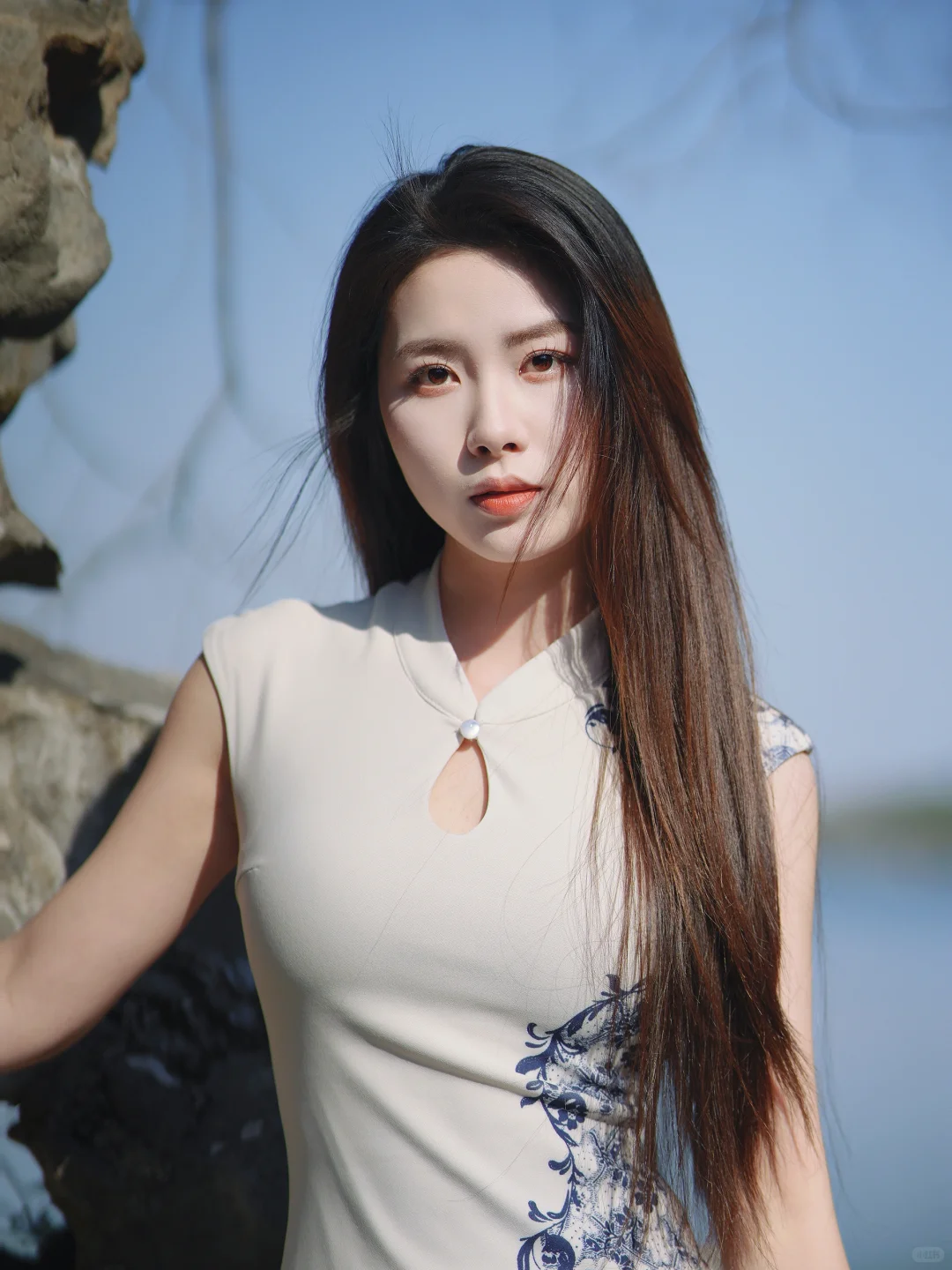 一袭青花落江南，步步生莲是宋韵