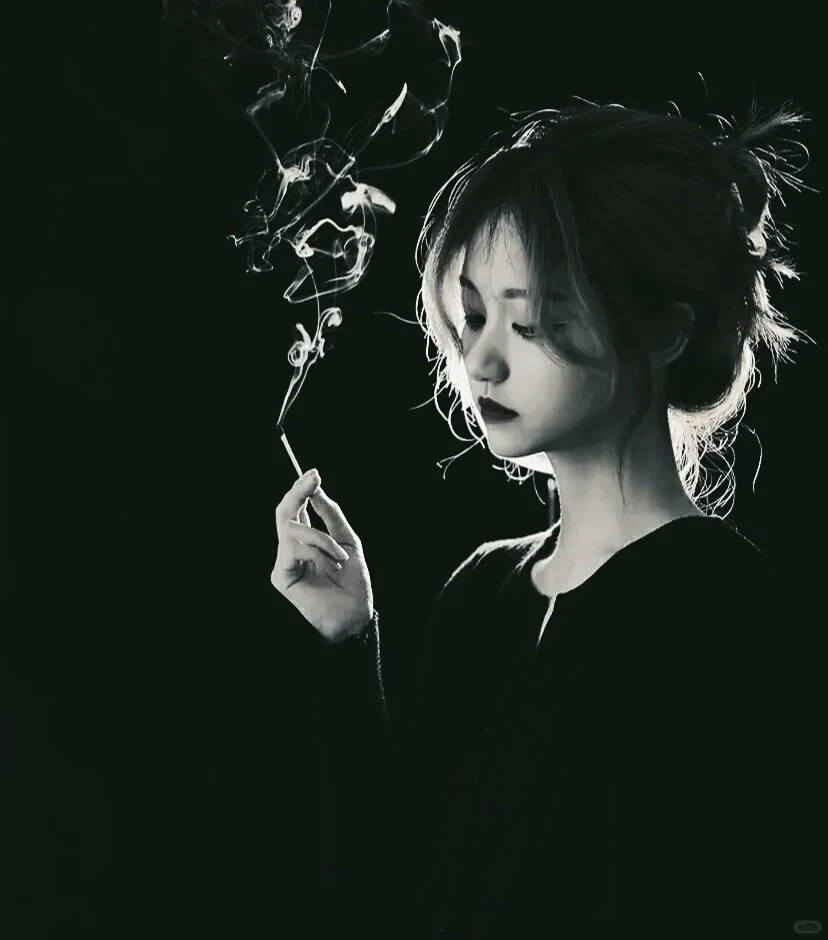 一眼吸引人的酷拽女头像