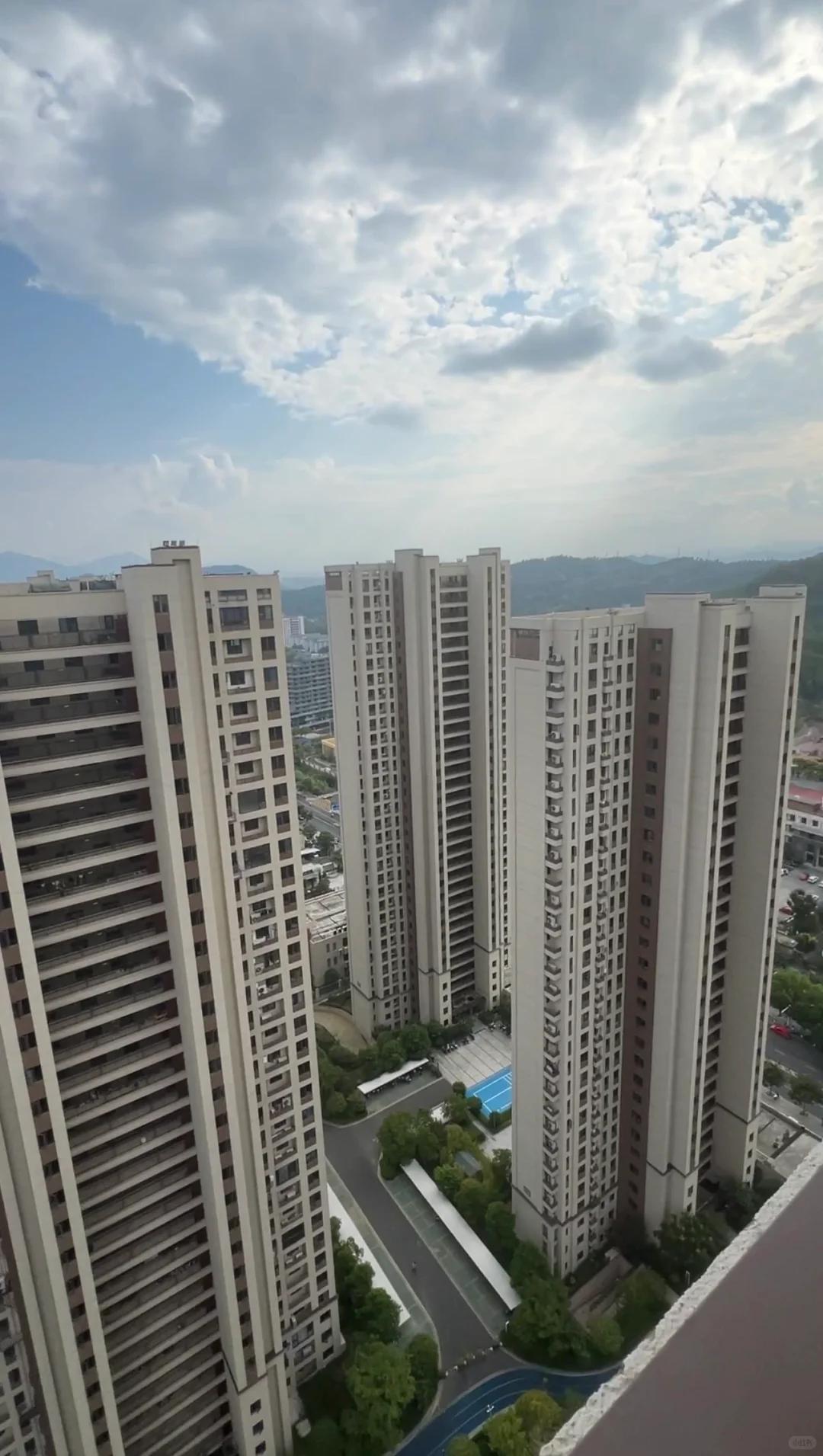 住在33层的房子，你会恐高吗？