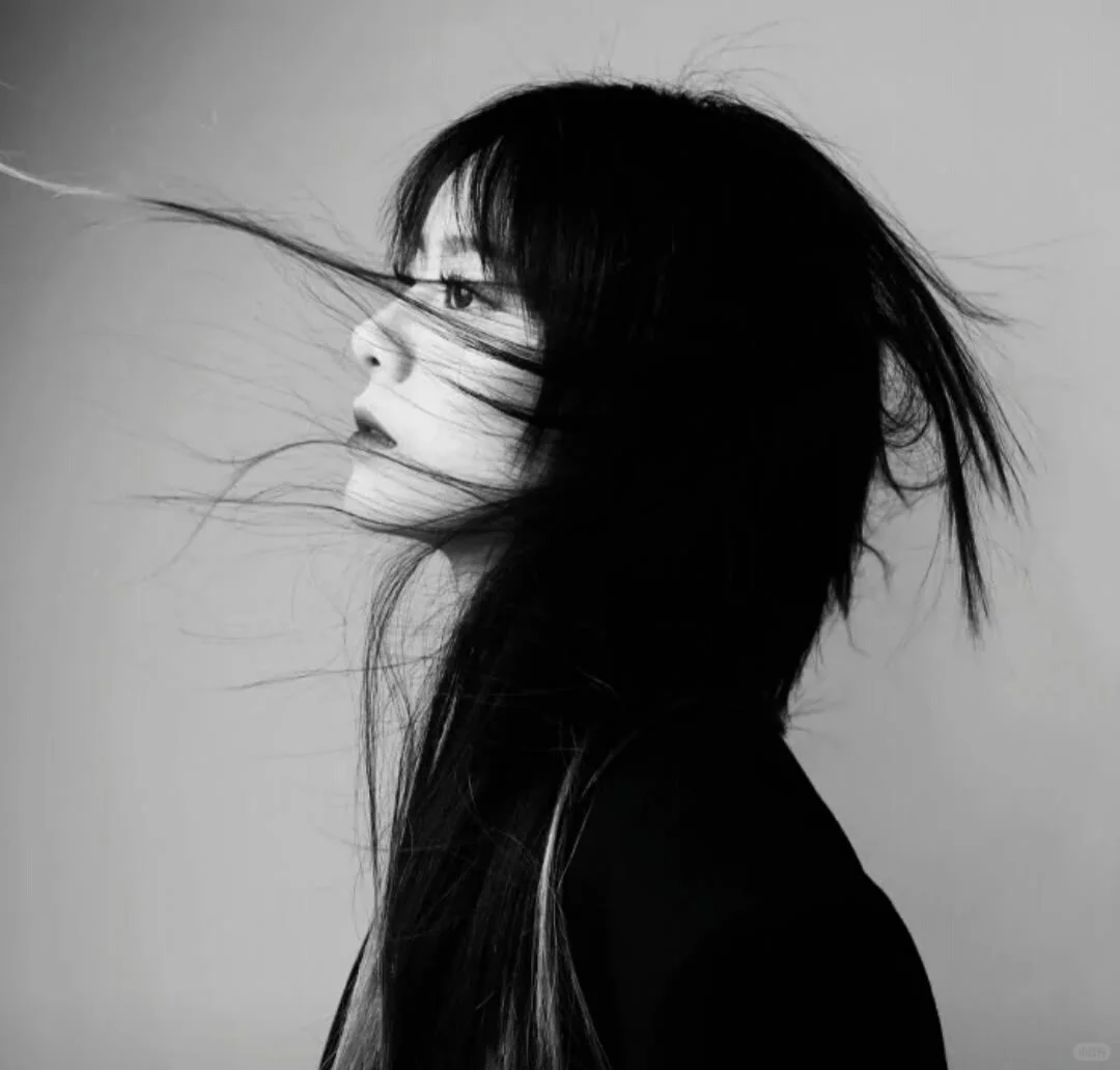 一眼吸引人的酷拽女头像