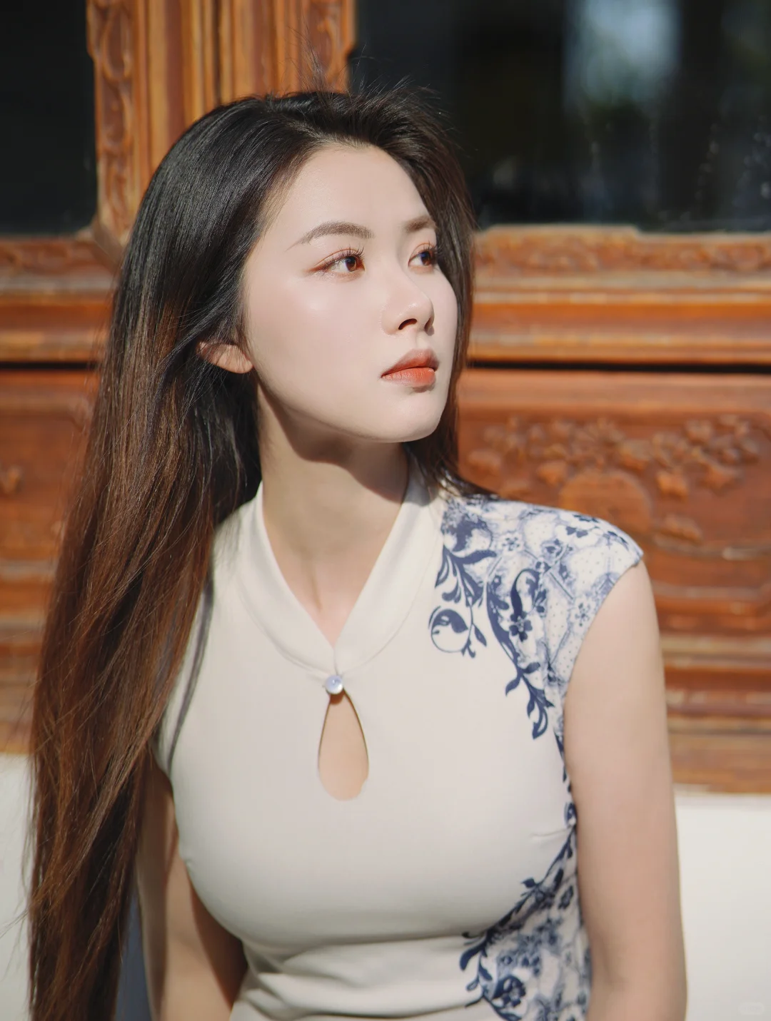 一袭青花落江南，步步生莲是宋韵
