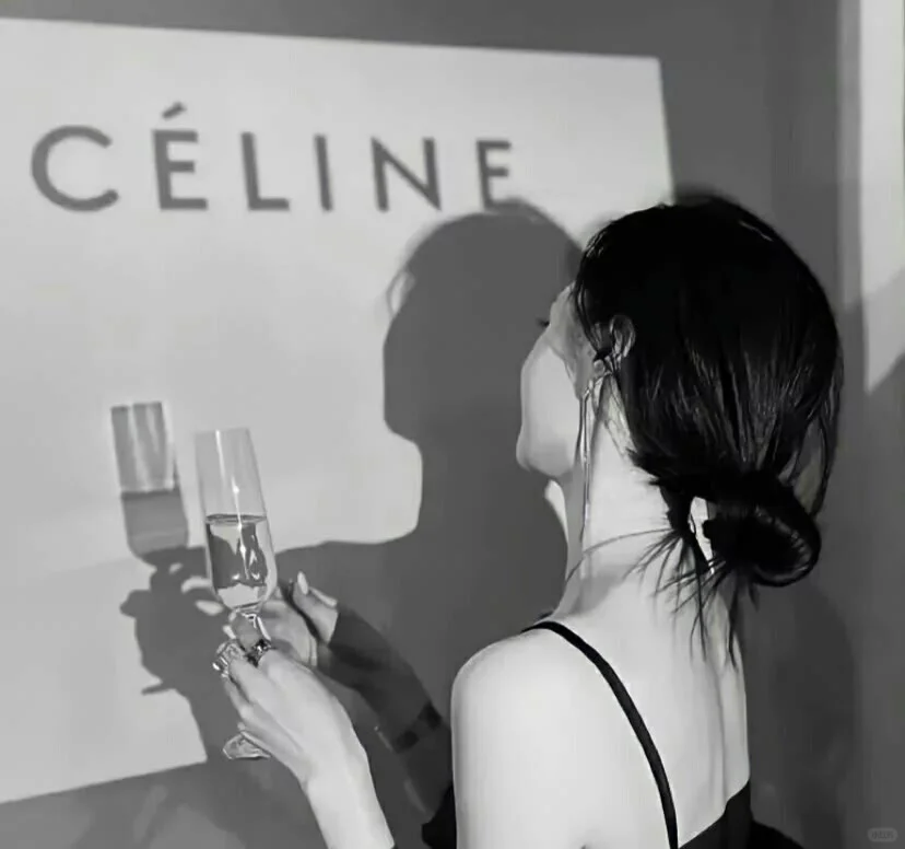 一眼吸引人的酷拽女头像