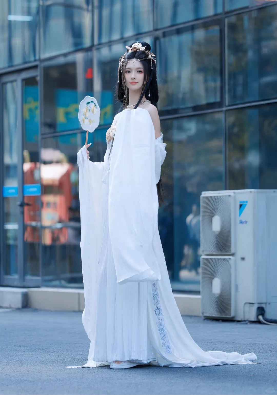 美人登场