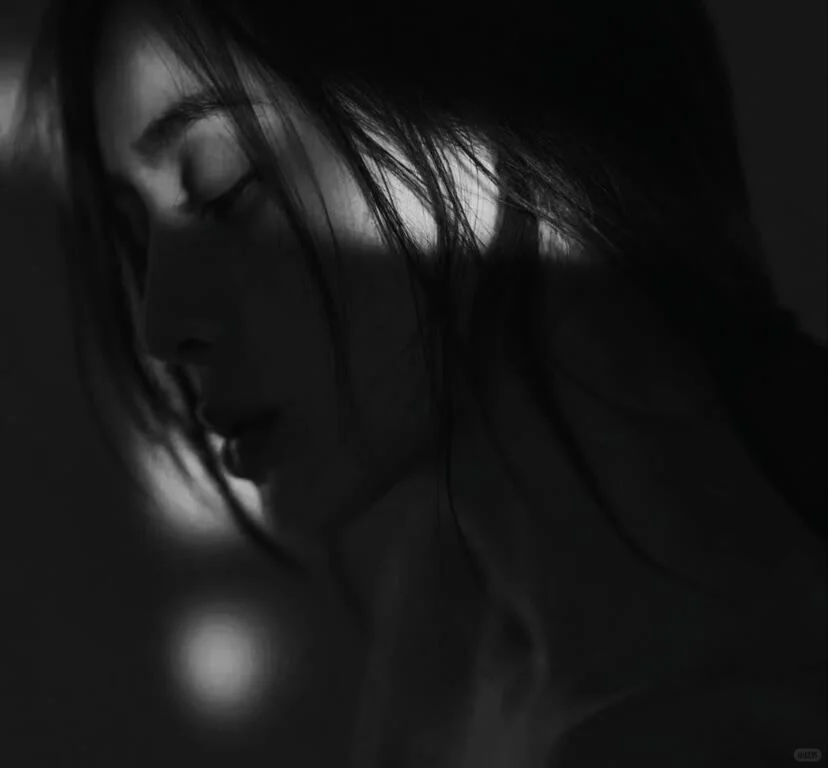 一眼吸引人的酷拽女头像