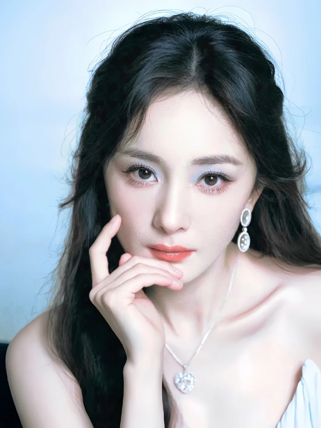 媚眼如丝，灵光流转:杨幂狐系眉眼的魅力