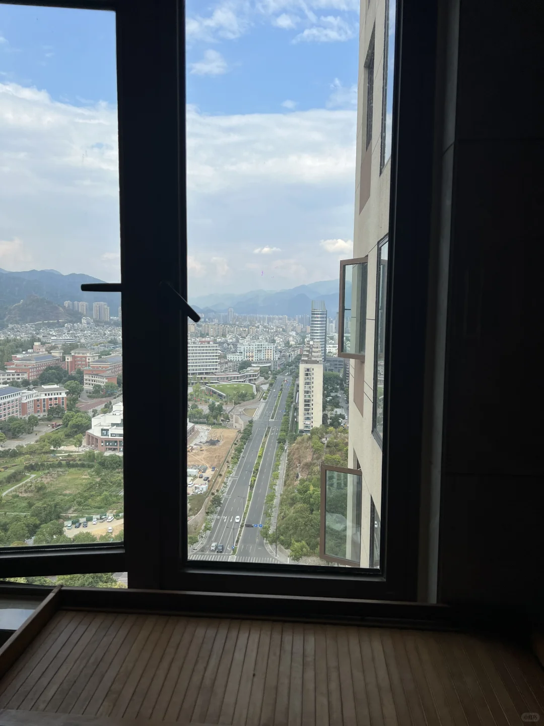 住在33层的房子，你会恐高吗？