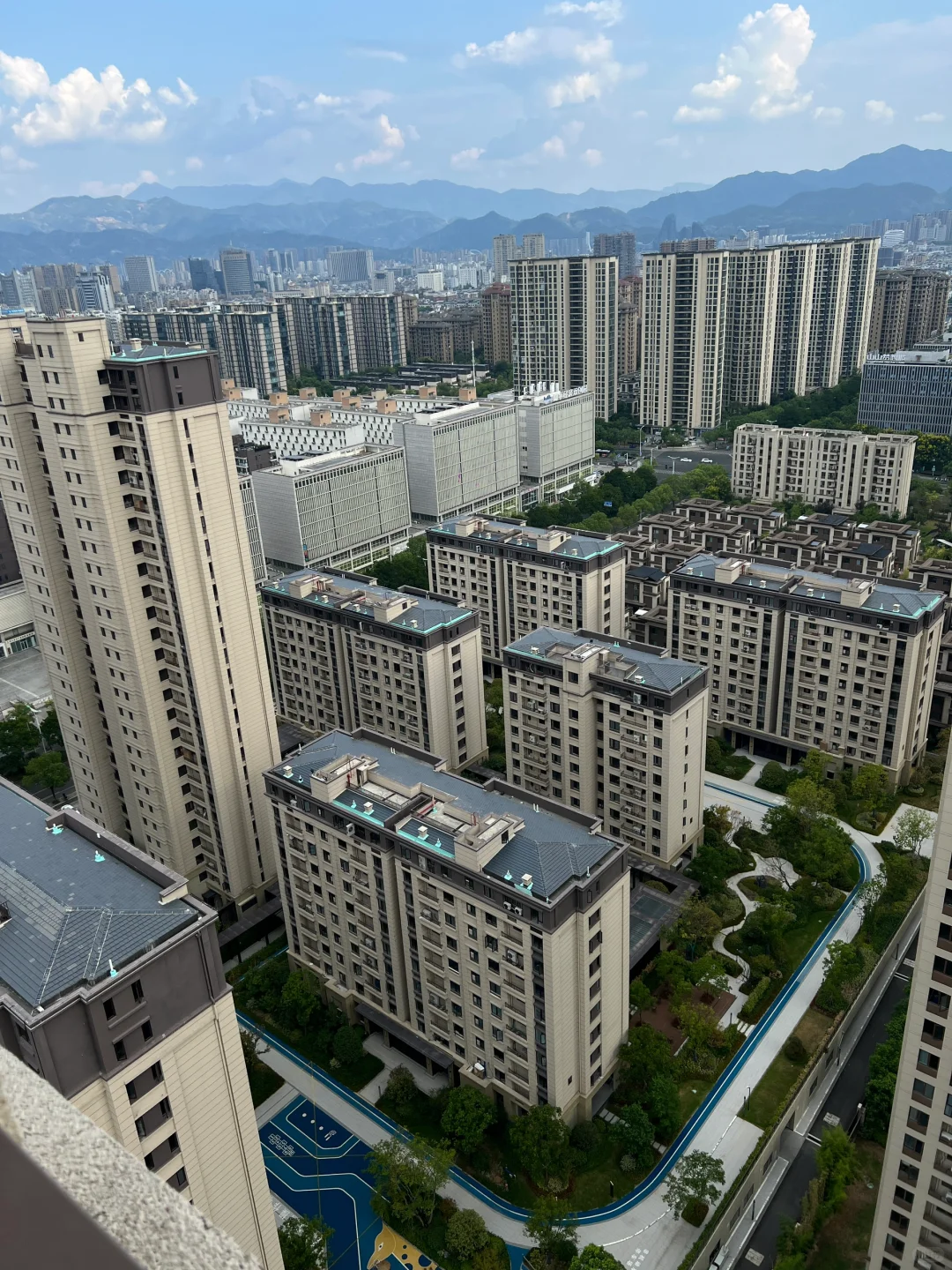 住在33层的房子，你会恐高吗？