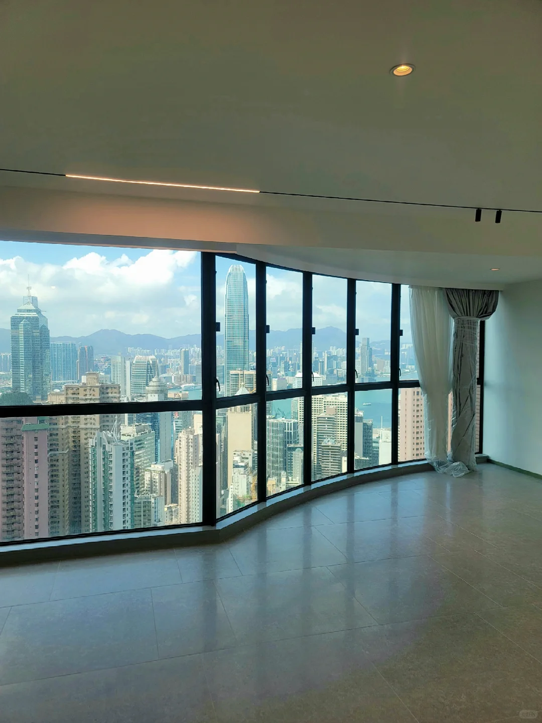 香港天后莫文蔚 8440W购入半山豪宅帝景園