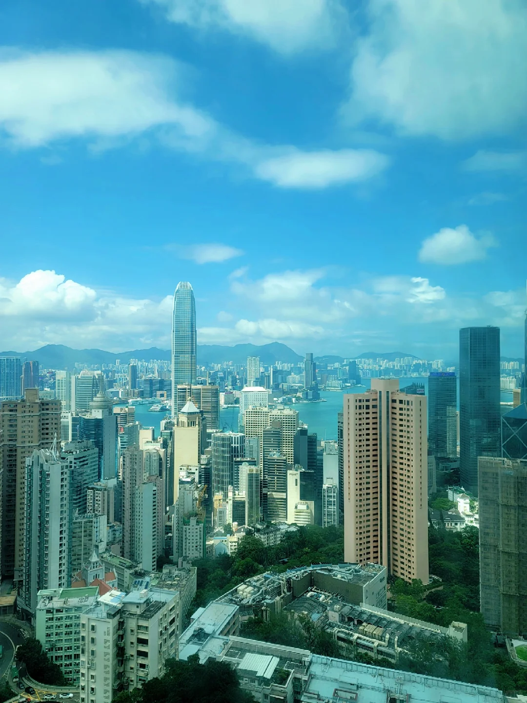 香港天后莫文蔚 8440W购入半山豪宅帝景園