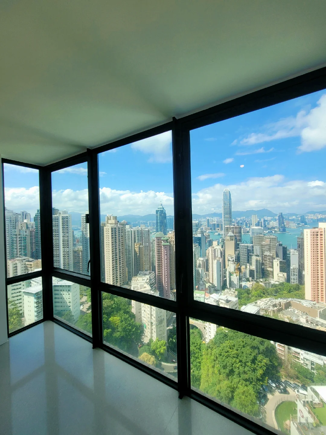 香港天后莫文蔚 8440W购入半山豪宅帝景園