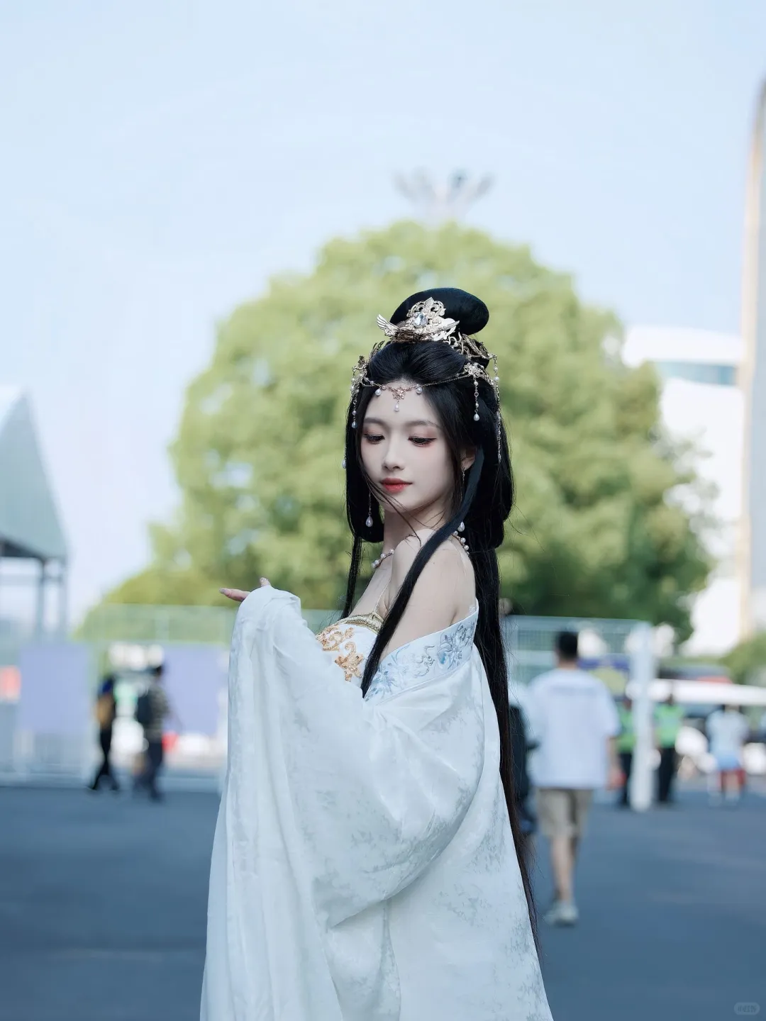 美人登场