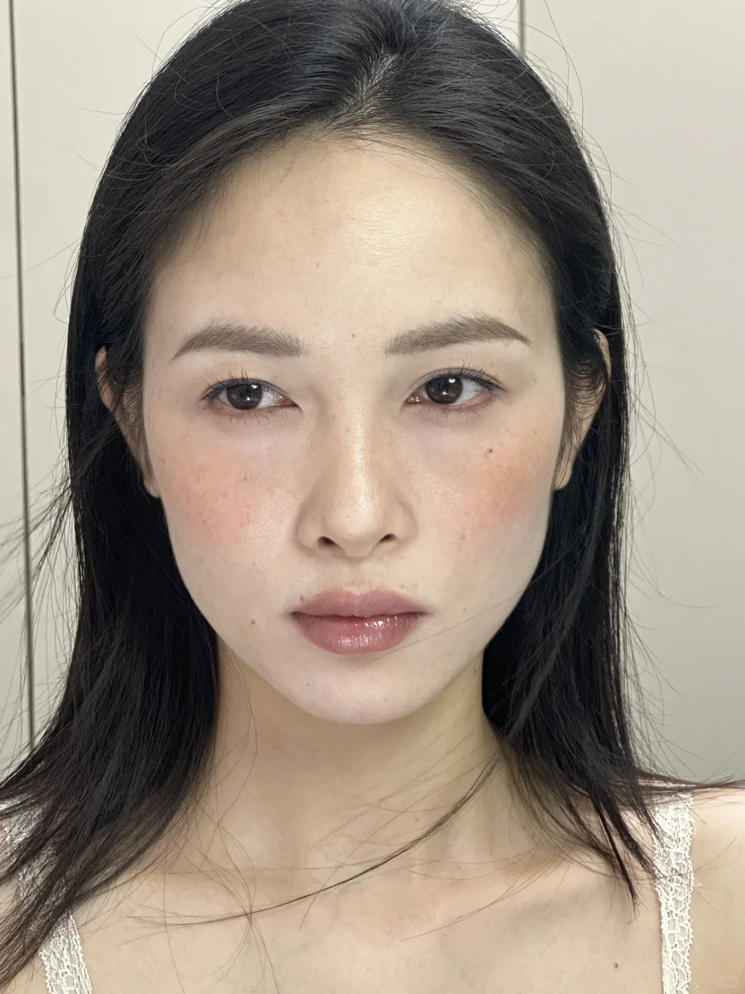 每当别人猛夸我好看的时候我总是很心虚