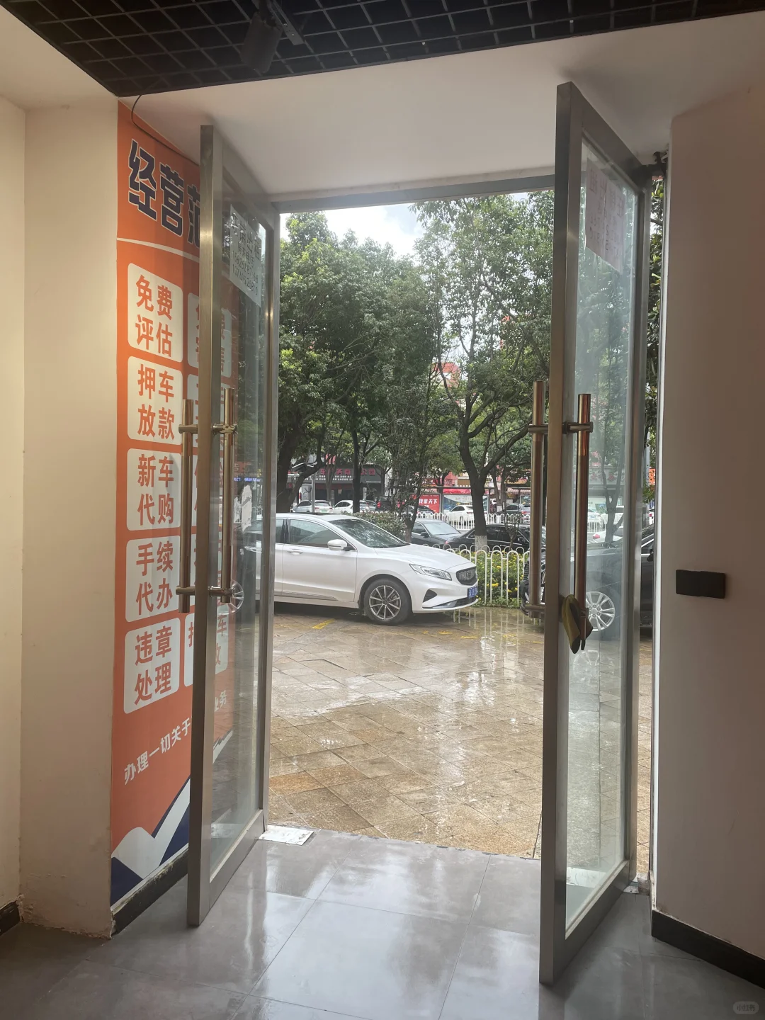 在螺蛳湾，自己的临街商铺出租！有两个