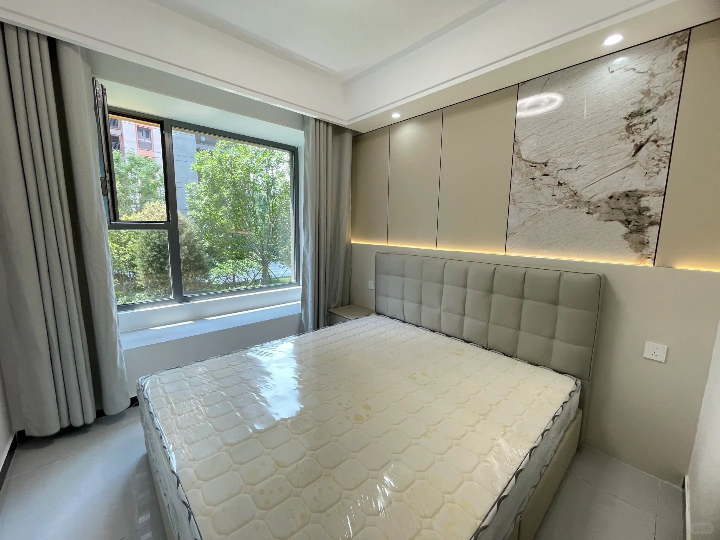 石家庄租房小三室一厅1800房东直租~