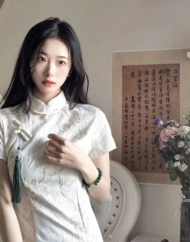 怎么会有这么清冷清冷的旗袍女孩