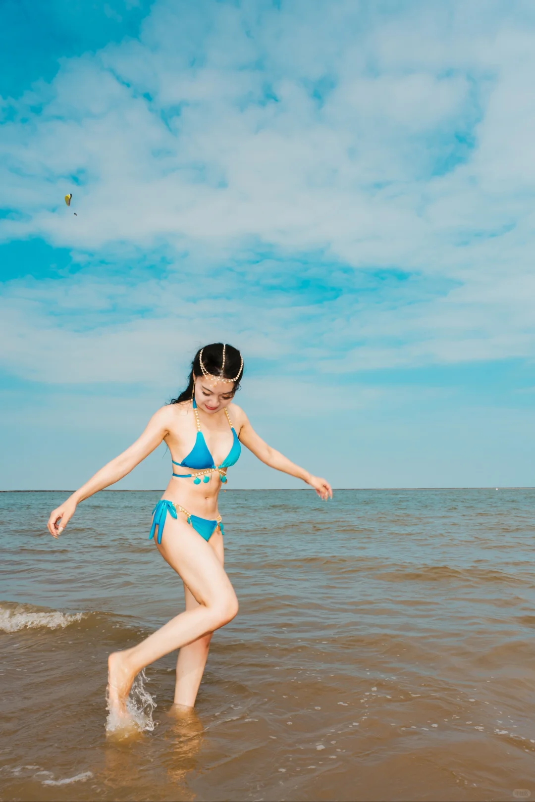 在海边不穿比基尼，难道穿羽绒服吗