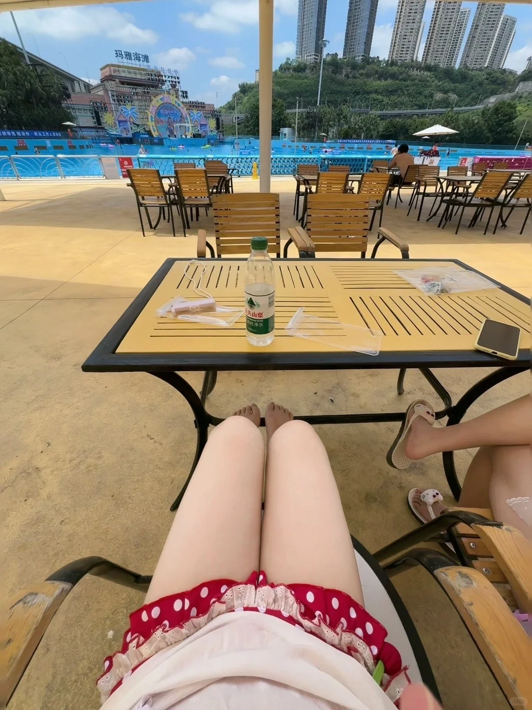 🌊👙