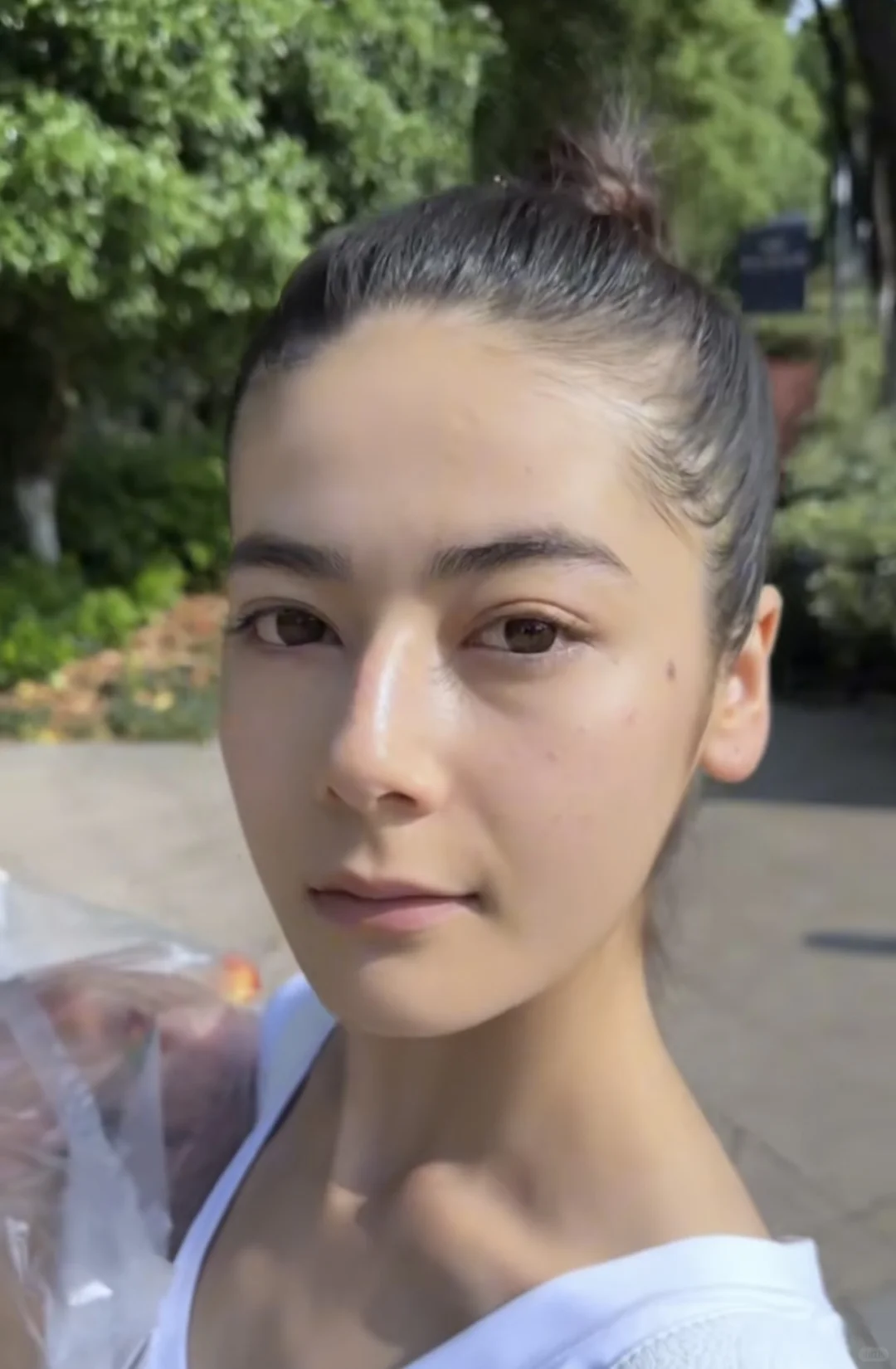 纯素颜，不需要修饰的美