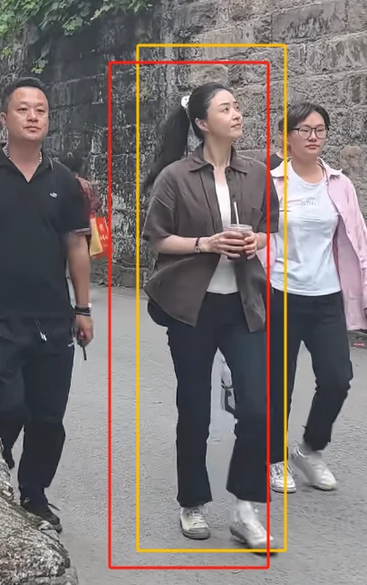不是，难怪这么不上镜。。