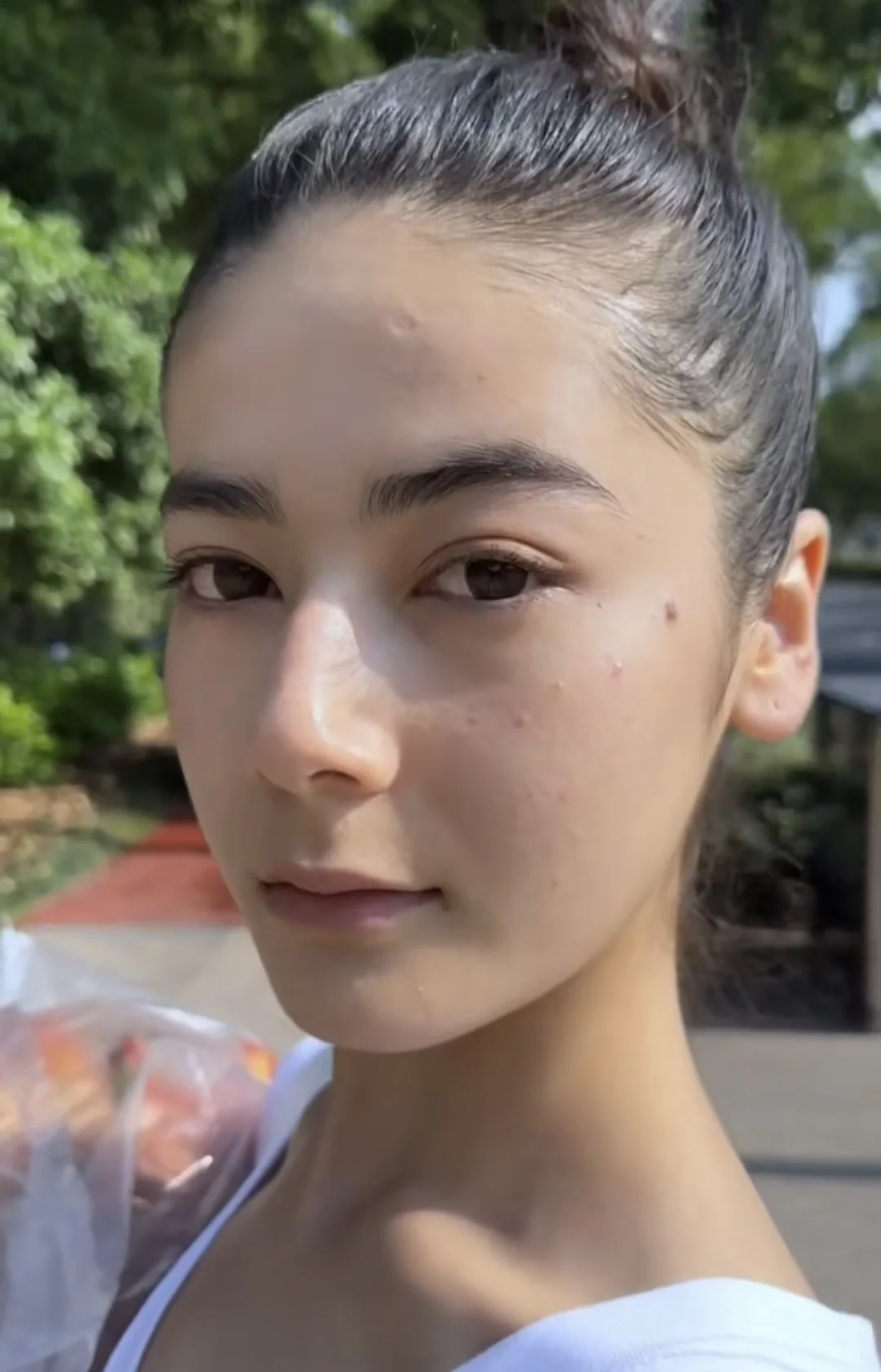 纯素颜，不需要修饰的美