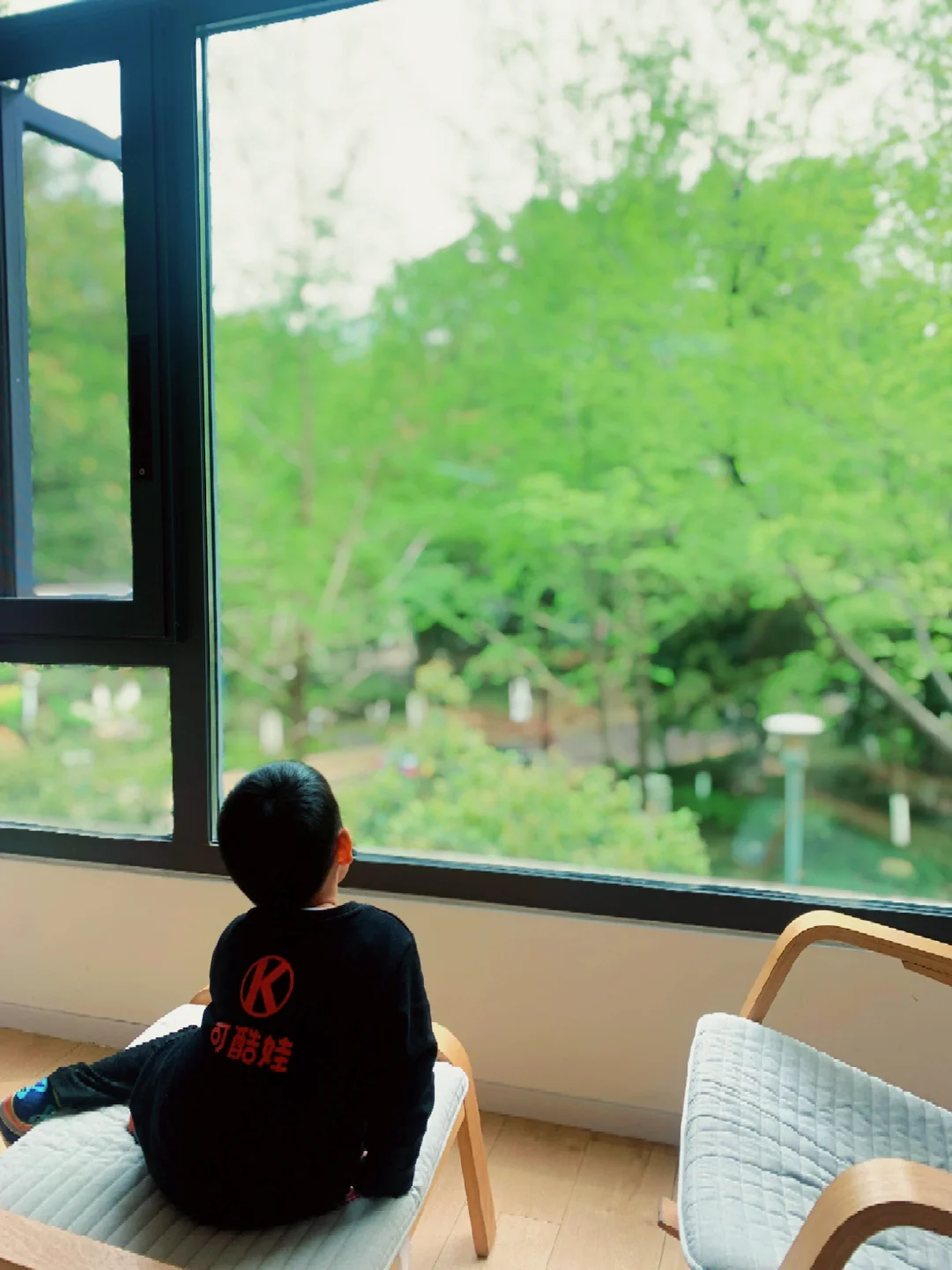 为什么买低层住宅？二楼窗景美得如同一幅画